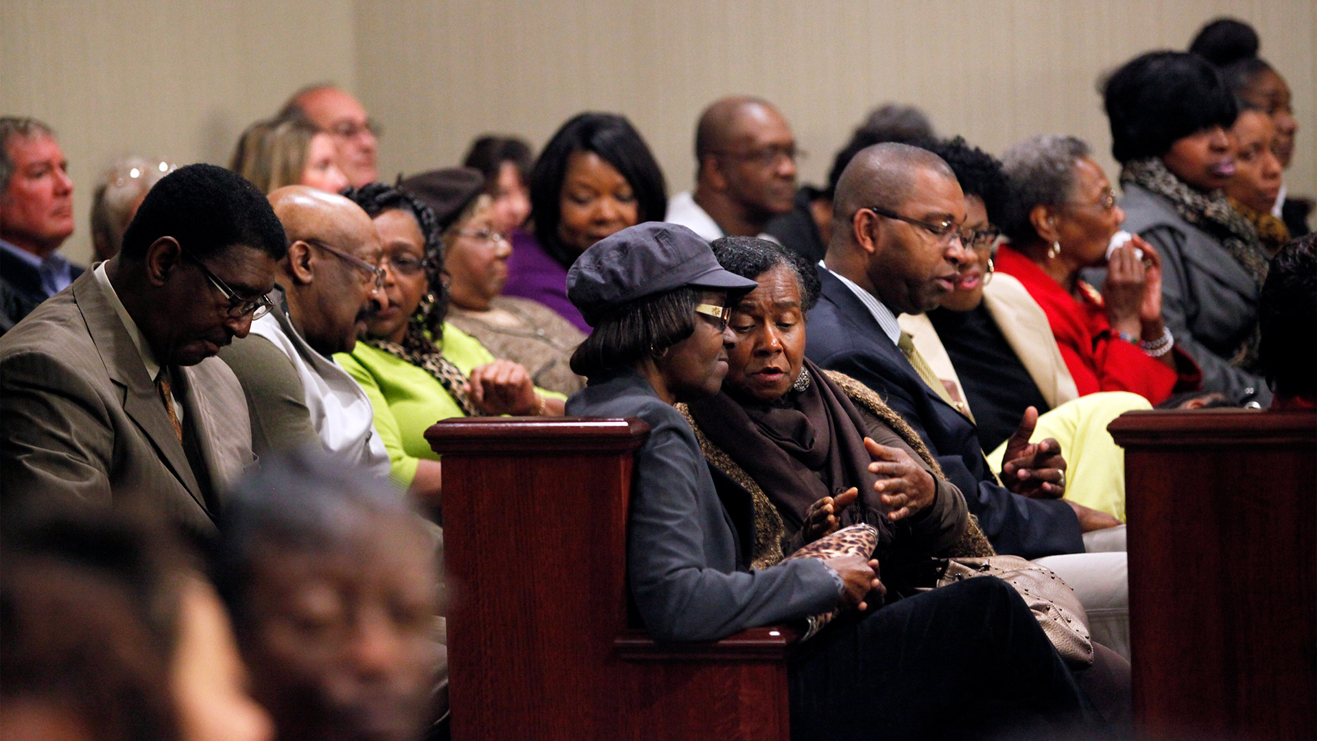 Una gran multitud llenó la sala del tribunal en la audiencia en la que se reabrió el caso de George Stinney Jr. en Sumter, Carolina del Sur, 21 de enero de 2014. Casi 70 años después de los asesinatos, Stinney fue declarado inocente (REUTERS)