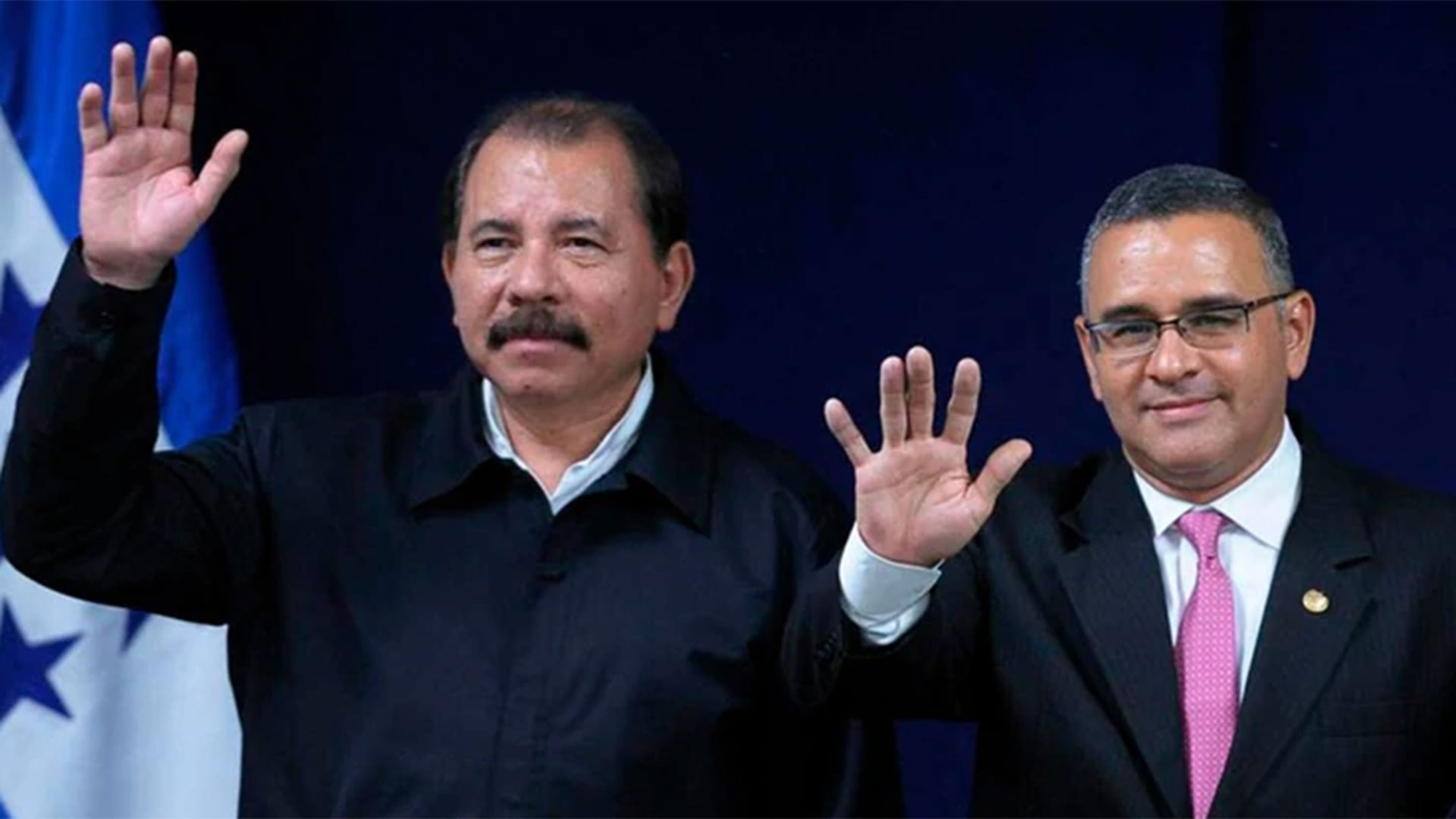 Daniel Ortega junto al ex presidente salvadoreño Mauricio Funes, qien recibió la nacionalidad nicaragüense