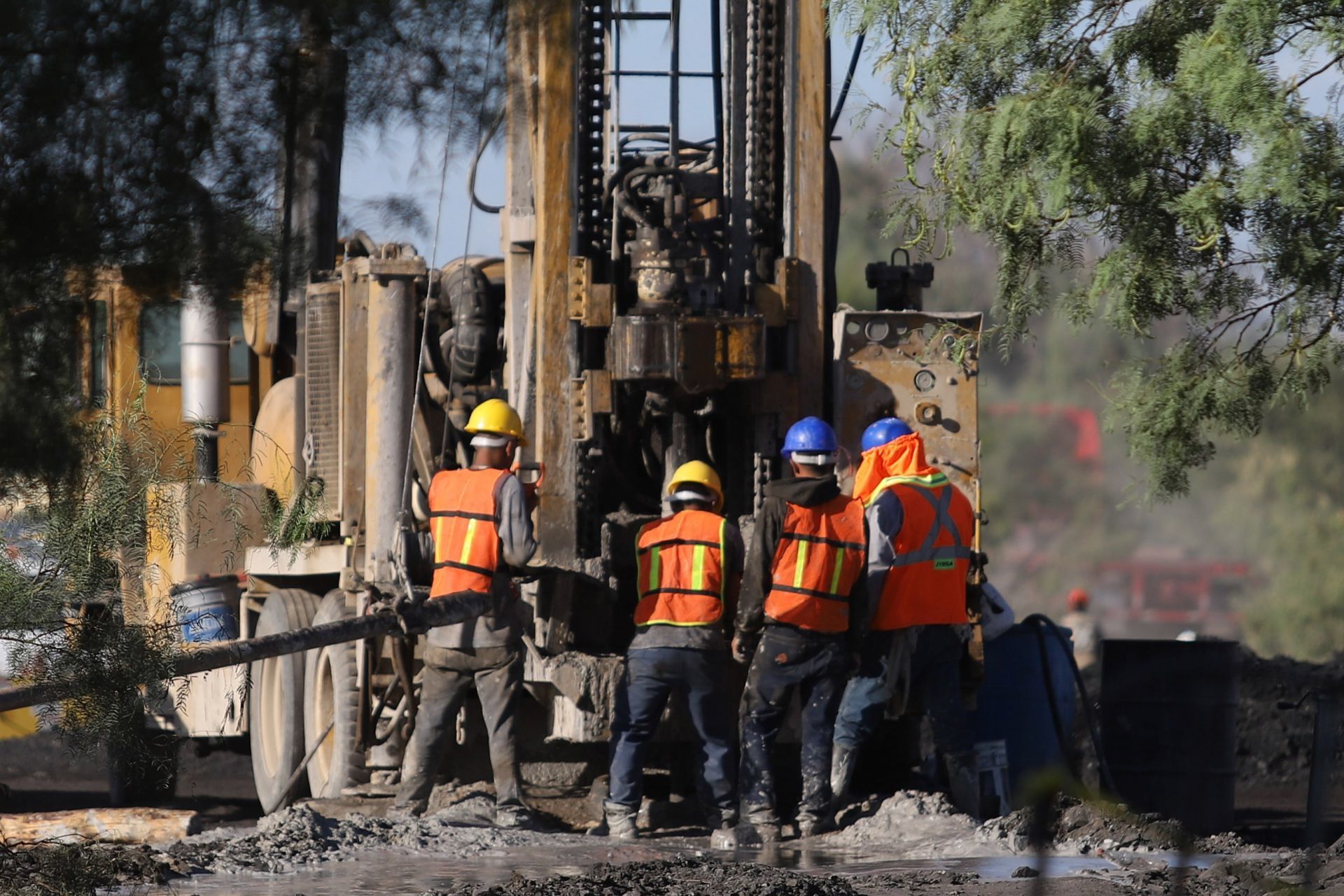 Rescate de mineros en Coahuila: preparan cápsula para ingresar a pozo