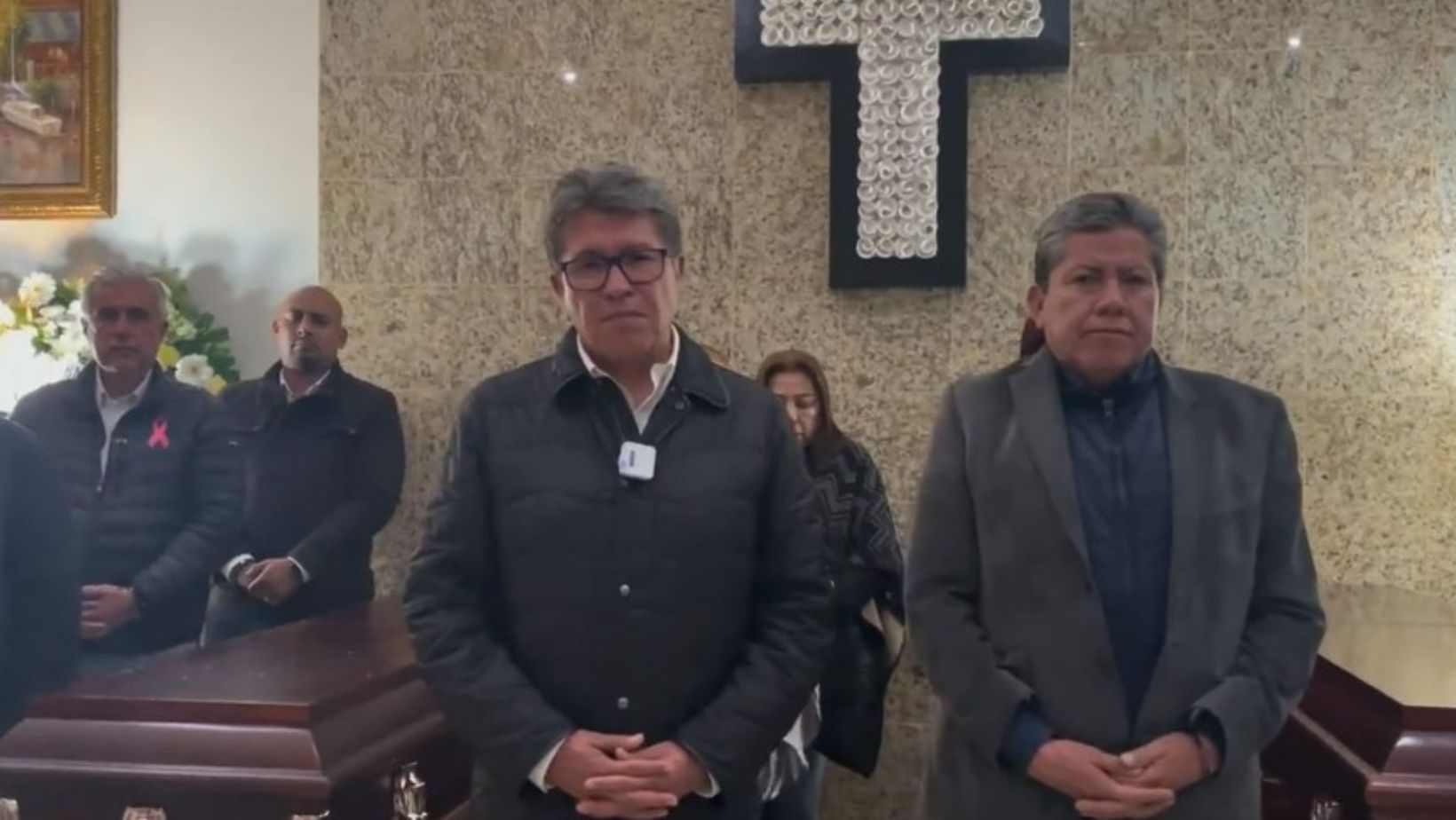 Ricardo Monreal actuó como guardia de honor en el funeral del fallecido senador Faustino López. (Foto: Captura de pantalla @RicardoMonrealA)