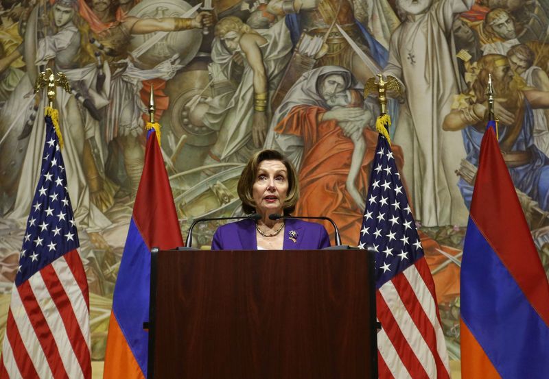 La presidenta de la Cámara de Representantes de Estados Unidos, Nancy Pelosi, hace un anuncio en el Centro Cafesjian para las Artes en Ereván, Armenia, el 18 de septiembre de 2022. Stepan Poghosyan/Photolure vía REUTERS