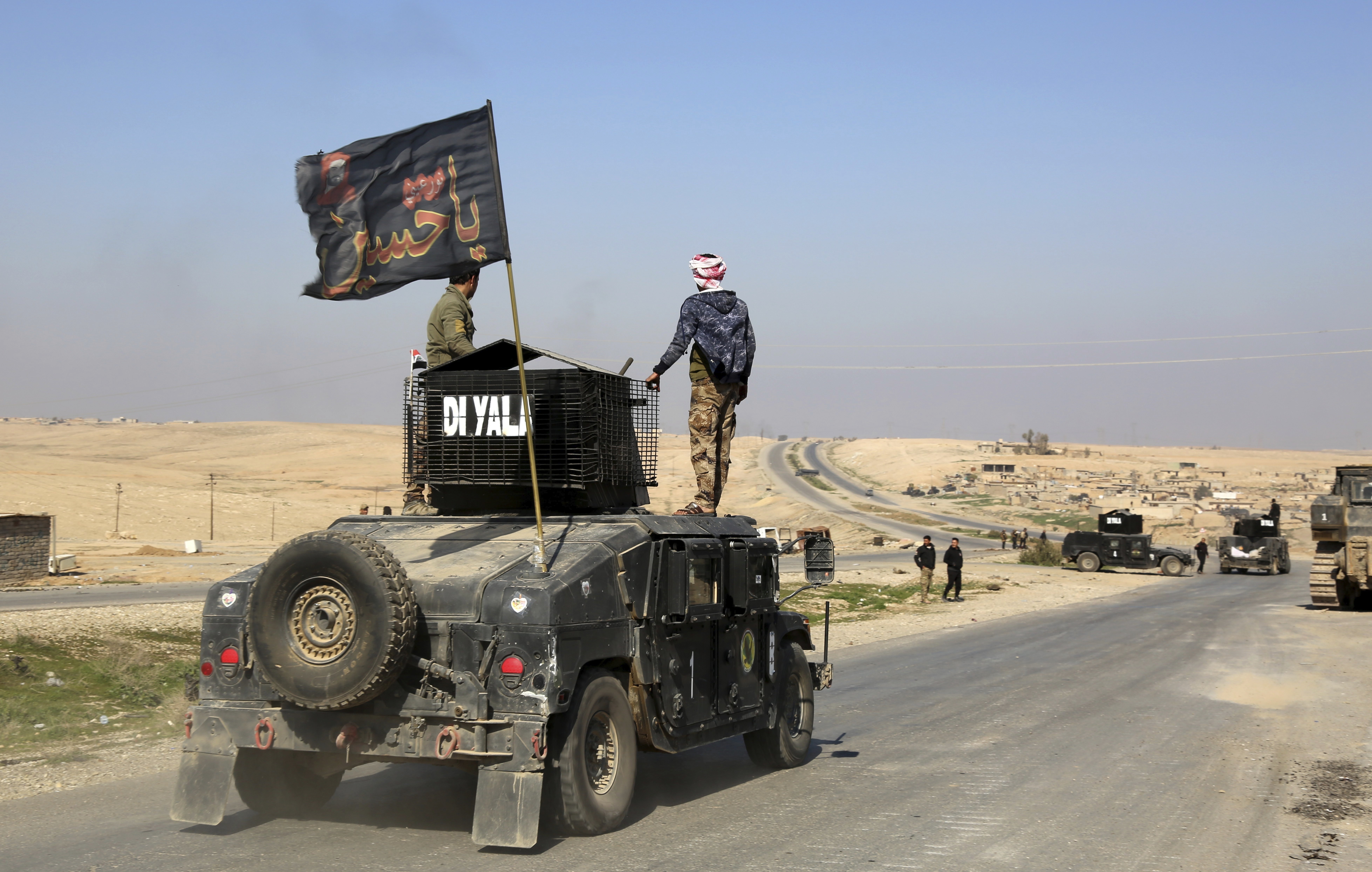 Vehículos del Ejército iraquí realizan una patrulla. EFE/Basel Rasol/Archivo

