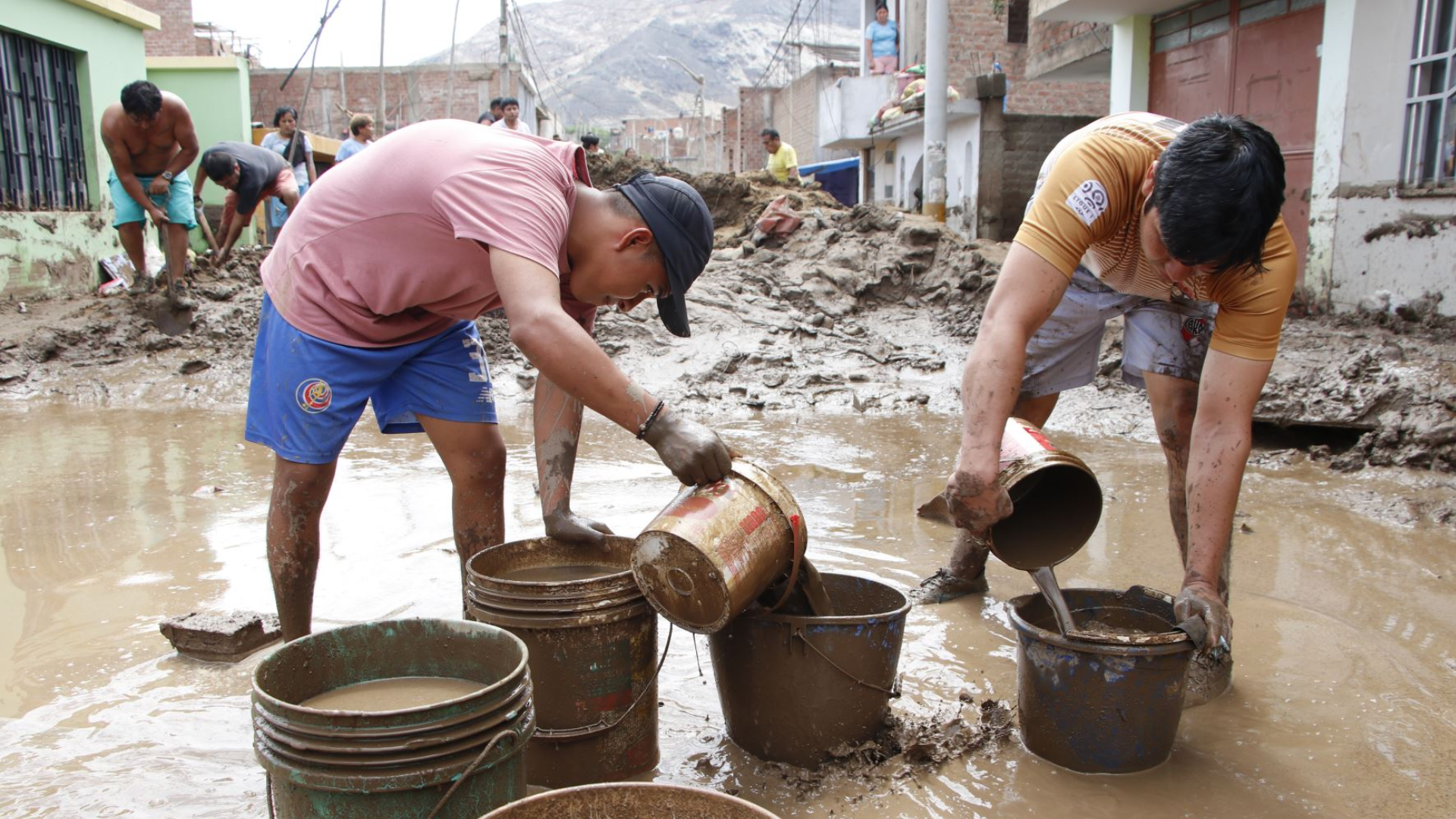 Betroffen sind Häuser in Wichanzao, La Esperanza, in La Libertad, aufgrund des Eindringens von Schlamm.  (Anden)