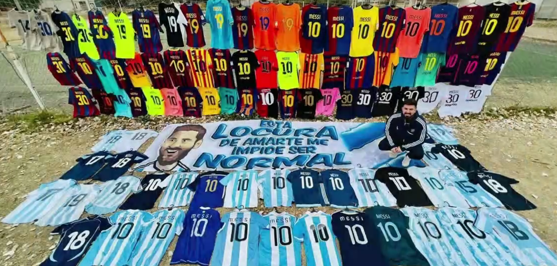 Reuni&oacute; m&aacute;s de 200 camisetas de Messi, PSG le envi&oacute; una firmada por Leo y sue&ntilde;a con conocerlo