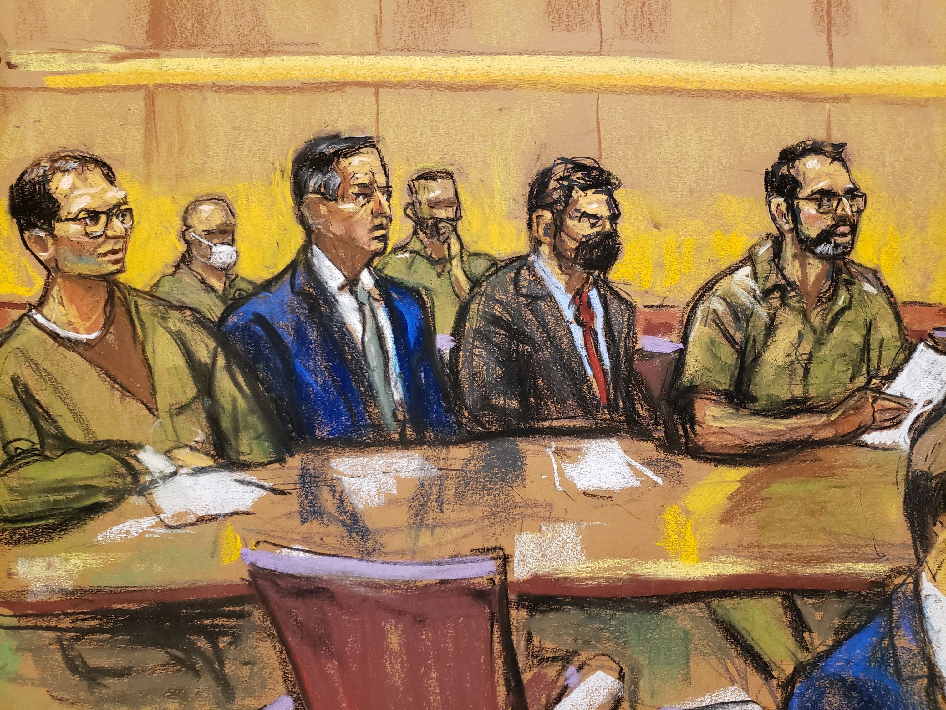 Luis (izq.) y Ricardo (der.) Martinelli se sientan con sus abogados durante la sentencia en un tribunal de Nueva York (REUTERS/Jane Rosenberg)