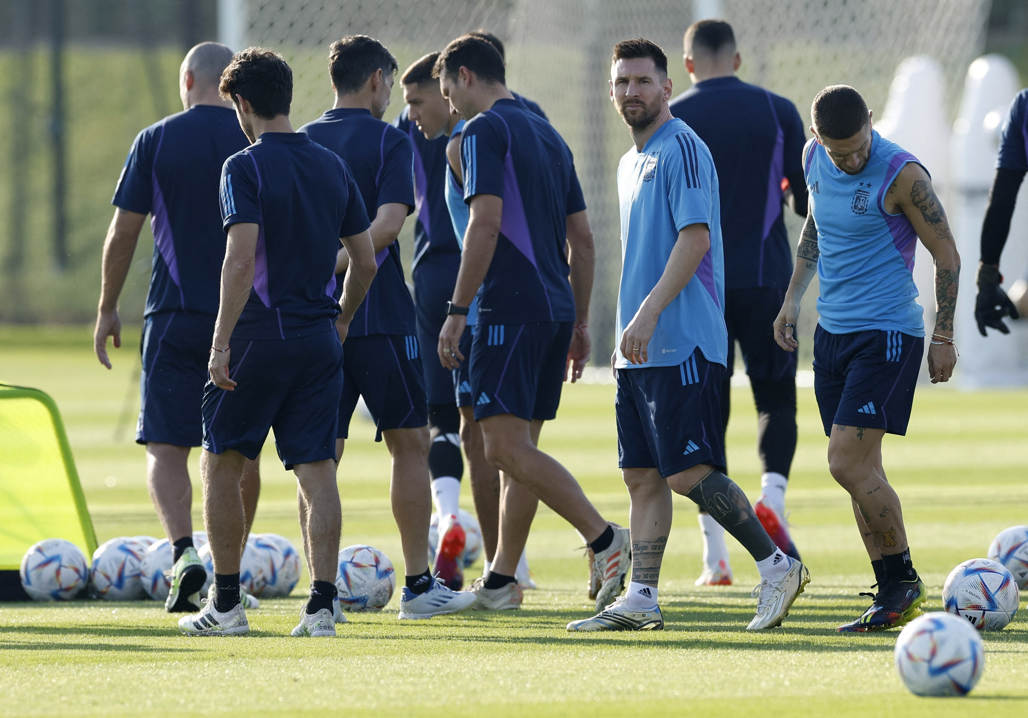 La selección argentina se entrenó por última vez antes del debut en el Mundial Qatar 2022: Scaloni todavía no definió a los titulares - Infobae