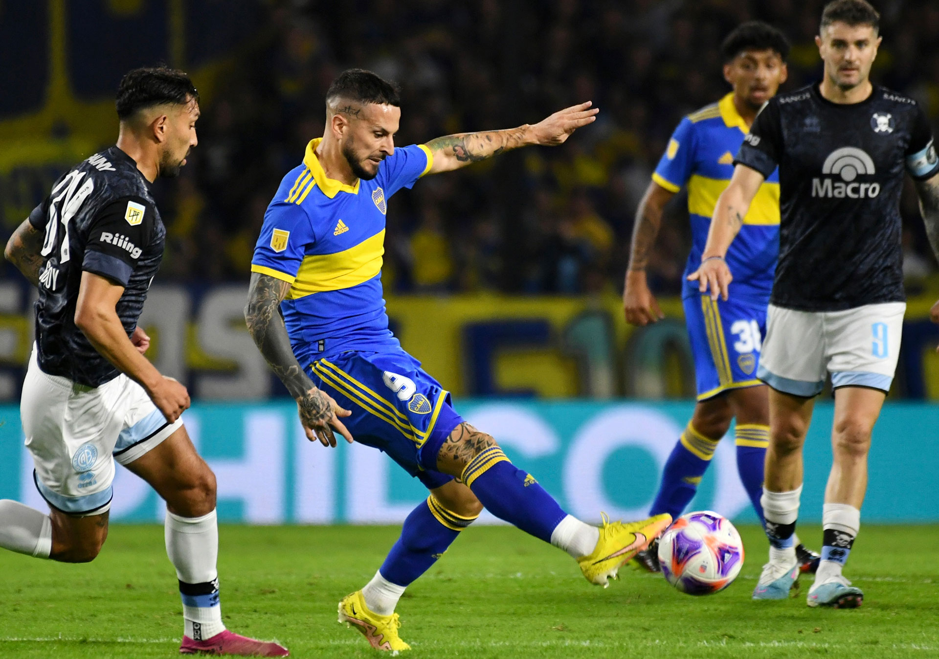 Darío Benedetto tuvo su chance de gol en el regreso al primer equipo de Boca (Foto Baires Deportes)