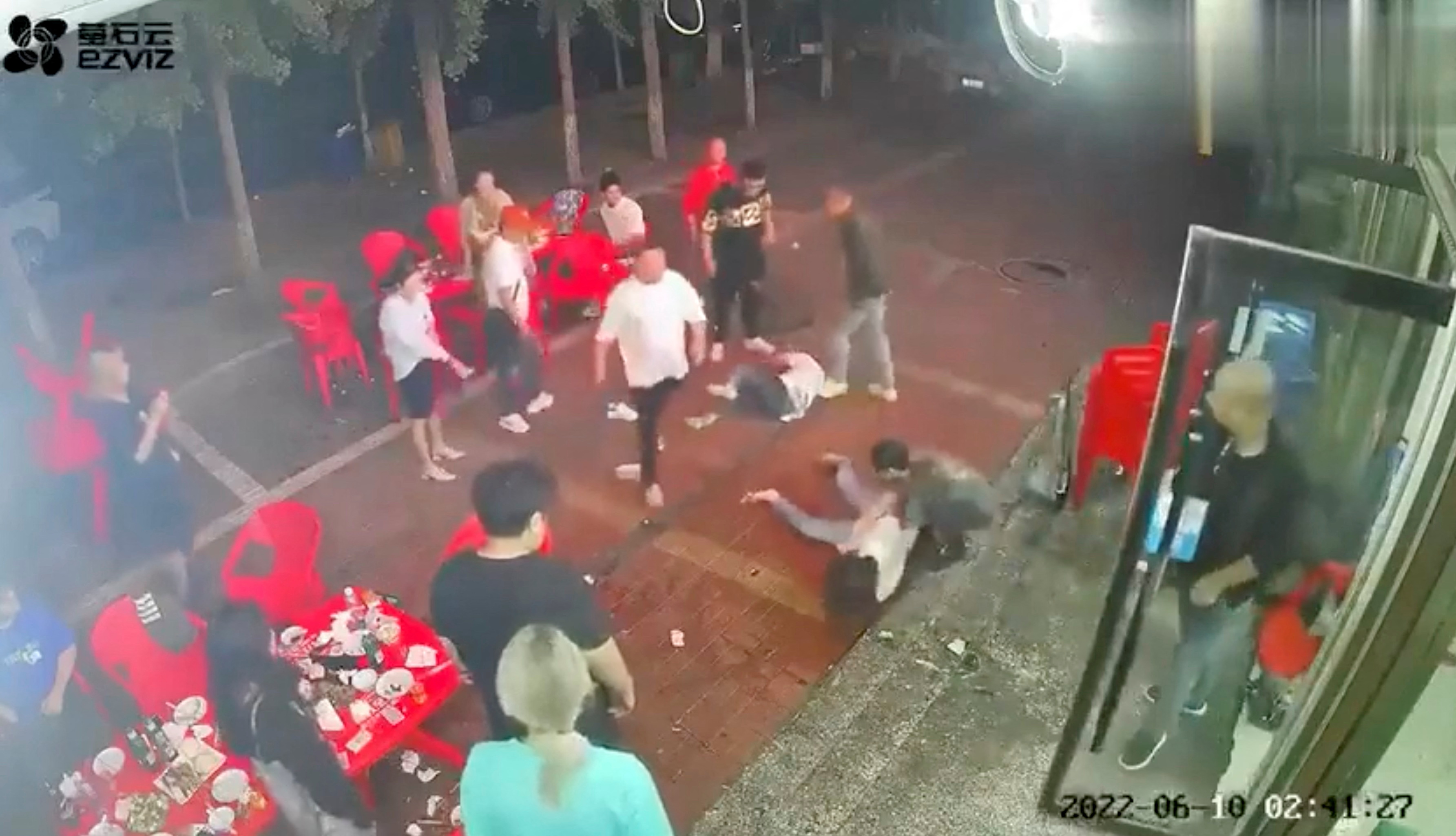 Crece la indignación por la brutal golpiza a cuatro mujeres en un restaurante de China 