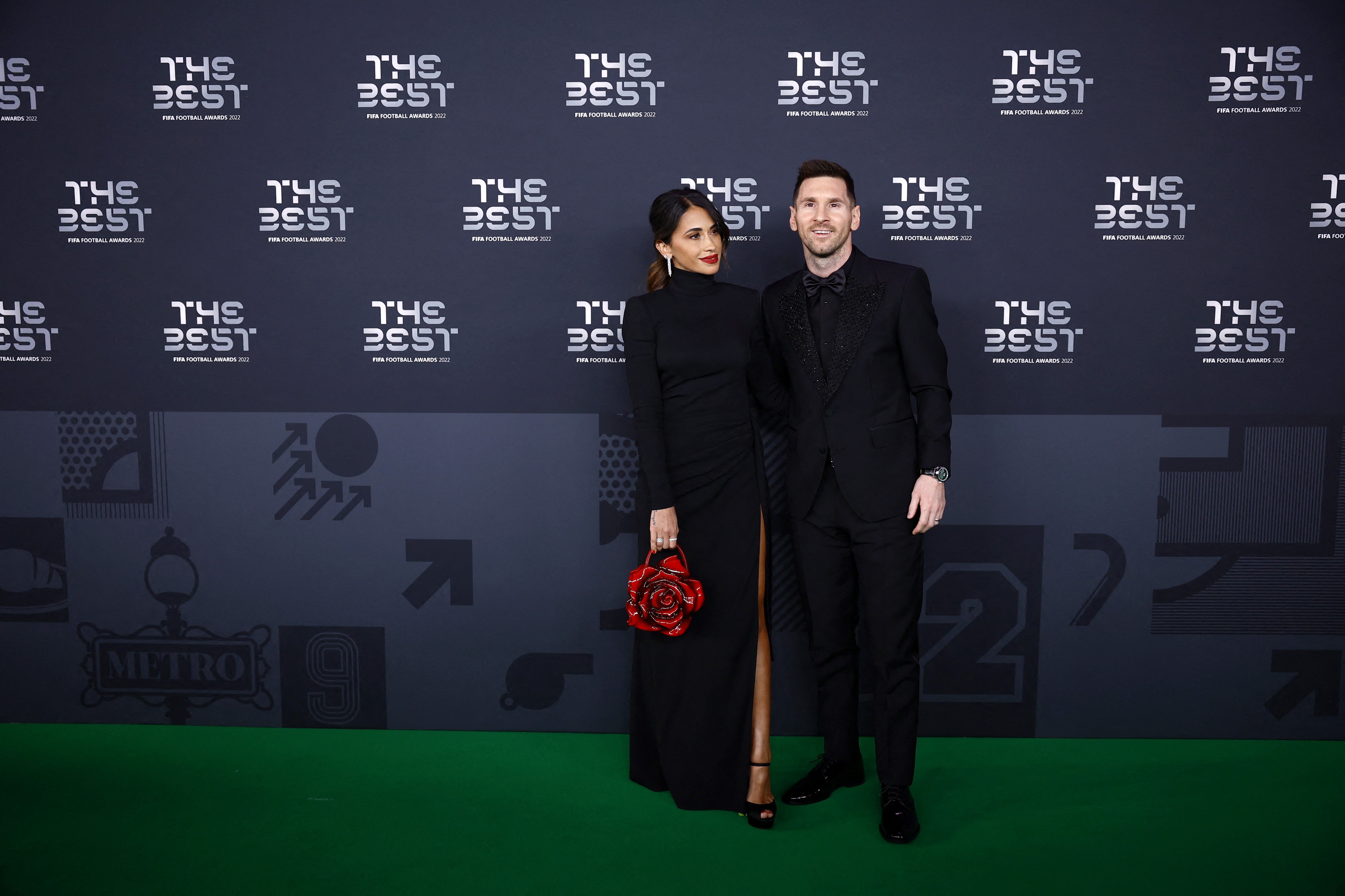 Lionel Messi y Antonela Roccuzzo eligieron el negro para los premios The Best (Foto: REUTERS/Sarah Meyssonnier)