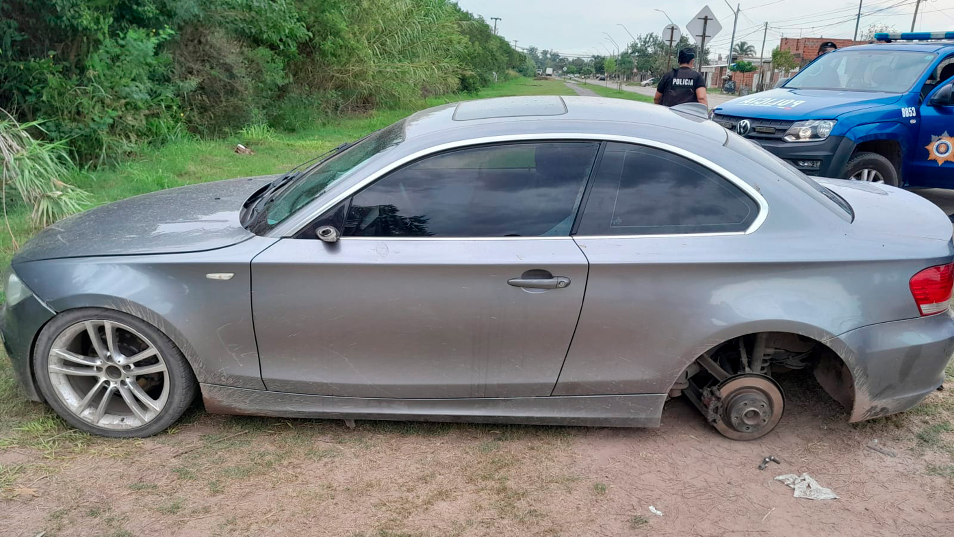 El vehículo de Brian Fernández apareció en Santa Fe con los vidrios rotos y sin un neumático 
