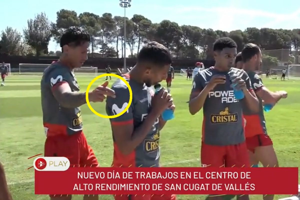 Gianluca Lapadula y Christofer Gonzáles protagonizaron divertido momento en el entrenamiento de la selección peruana.