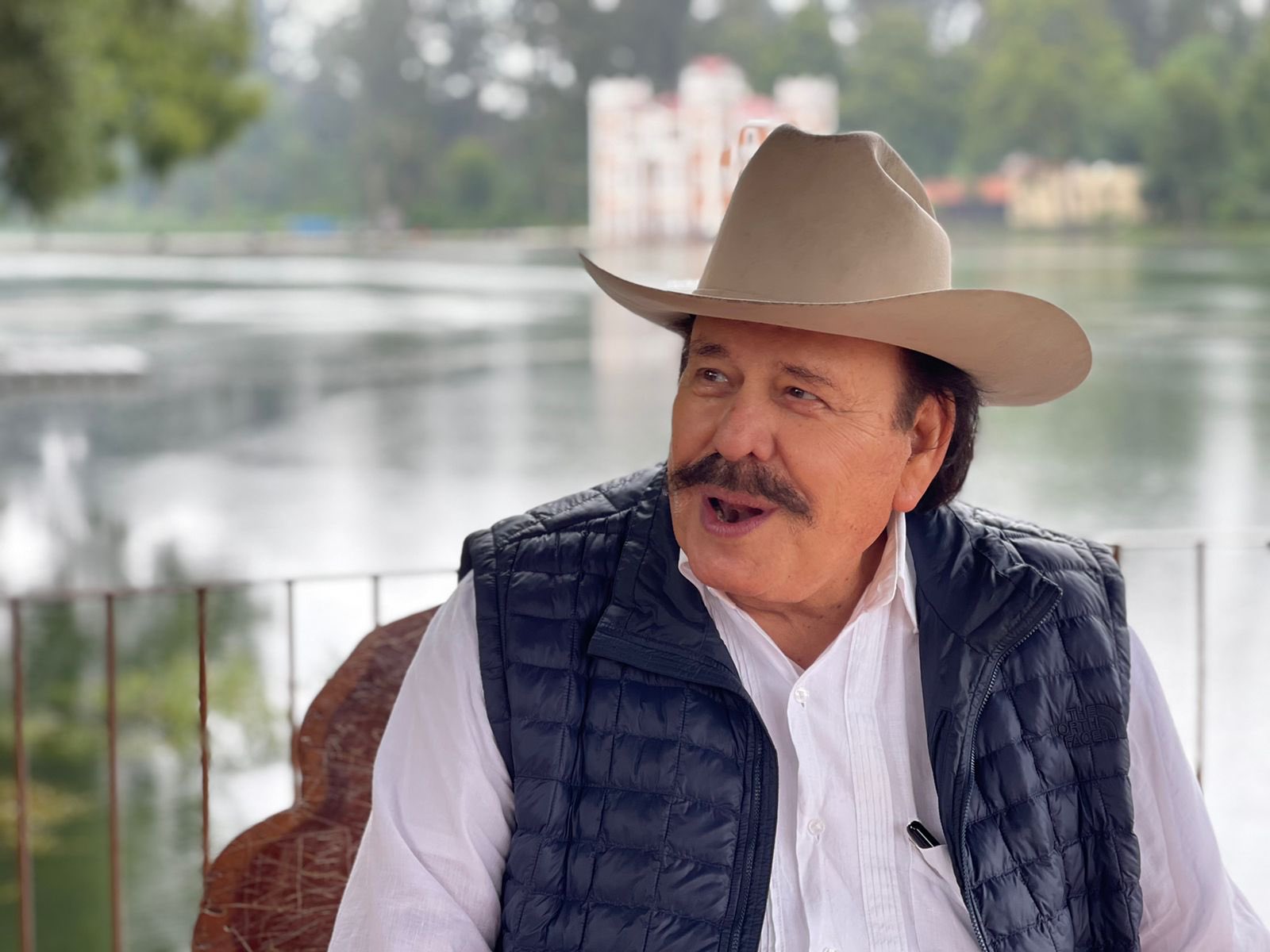 保護された旅行が必要 モレナ上院議員は Ngから飛行機で移動したとしてアダム アウグスト ロペスを擁護した Infobae