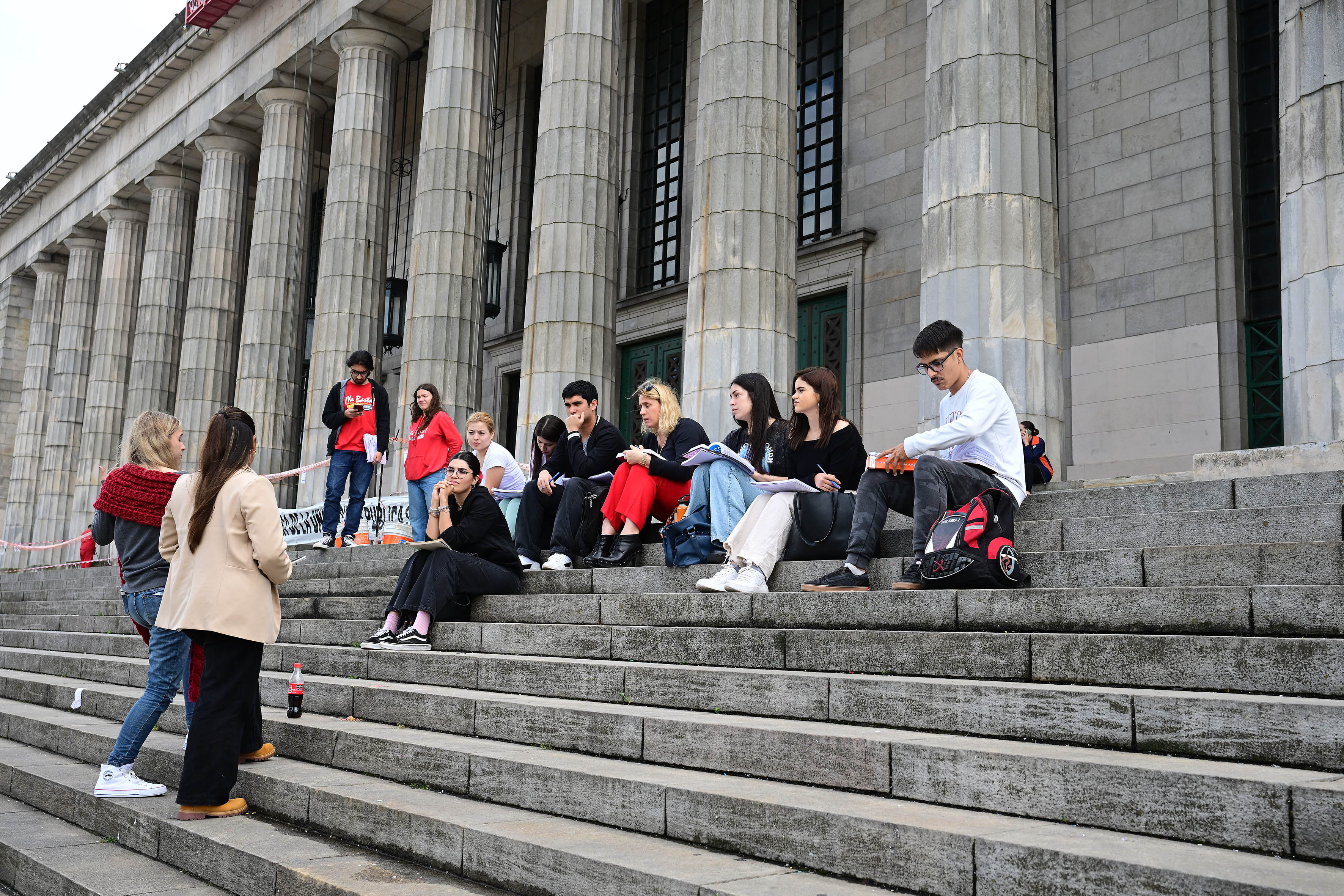 Las universidades son las instituciones en las que m&aacute;s conf&iacute;an los argentinos, seg&uacute;n una encuesta