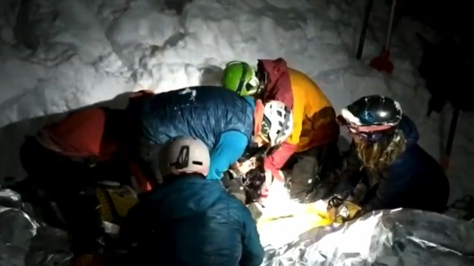 El esquiador estuvo más de una hora enterrado hasta que lo encontró Tango (Foto/https://www.infofueguina.com/)