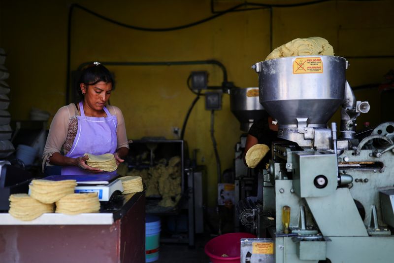 An employee holds tortillas at a tortilla factory in Ozumba de Alzate, State of Mexico (Photo: REUTERS/Edgard Garrido)