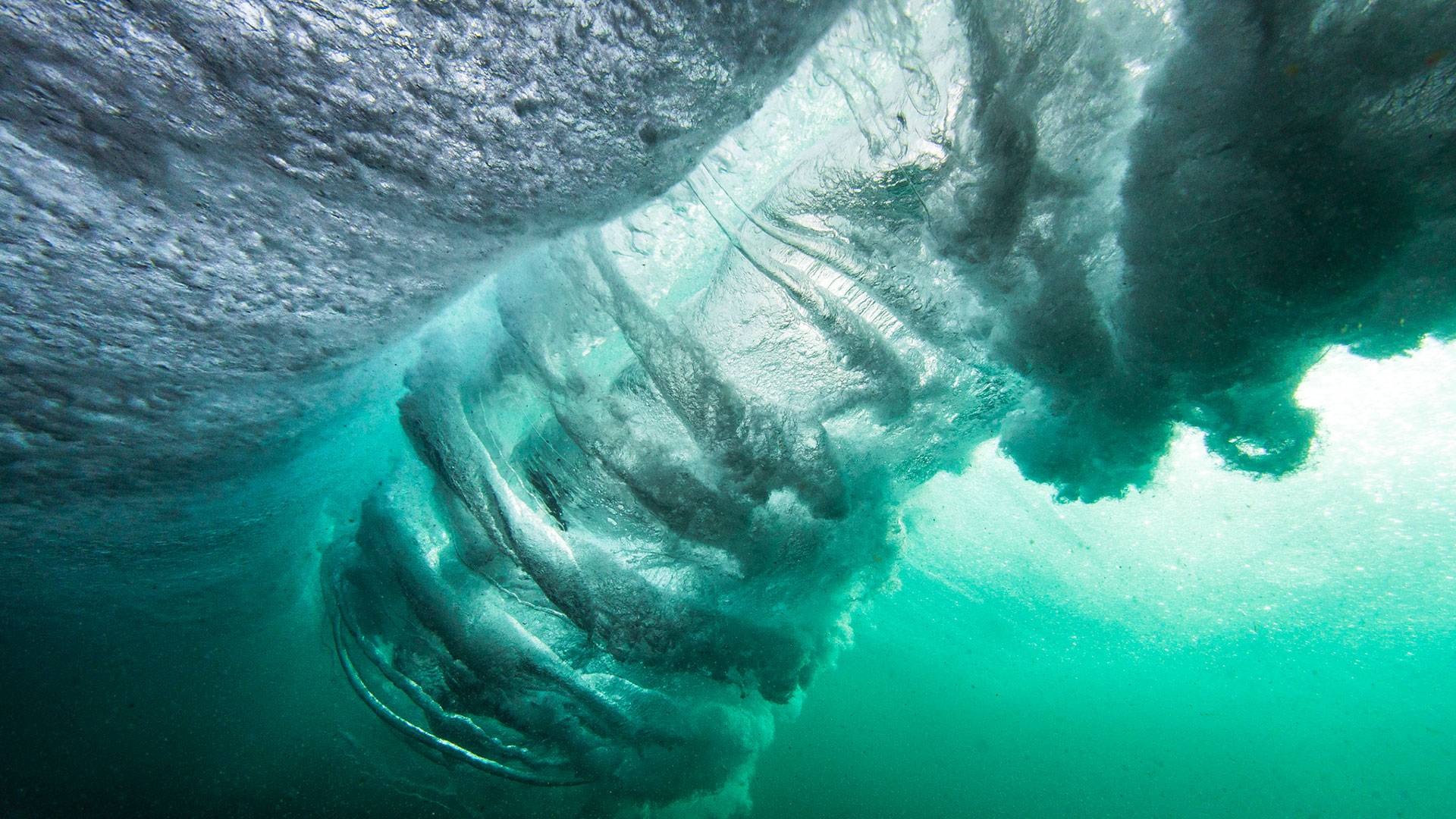 Por qué las olas submarinas gigantes afectan la capacidad del océano para almacenar calor y carbono