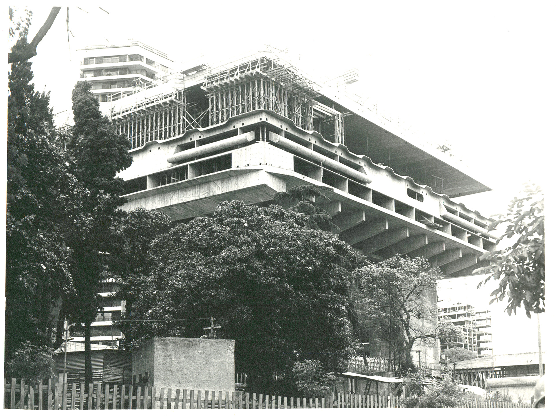 La Biblioteca Nacional, casi lista para ser inaugurada, a principios de la década de los años 90 (Archivo BN)