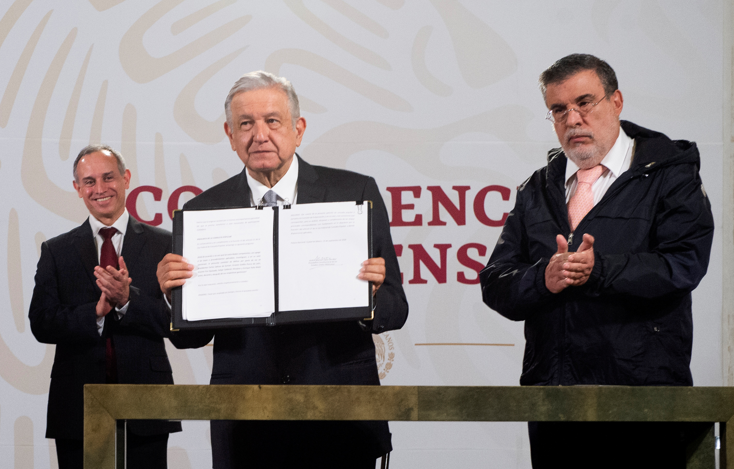 López Obrador envió al Senado la propuesta de pregunta y ésta fue turnada de manera inmediata a la SCJN (Foto: Cortesía Presidencia)
