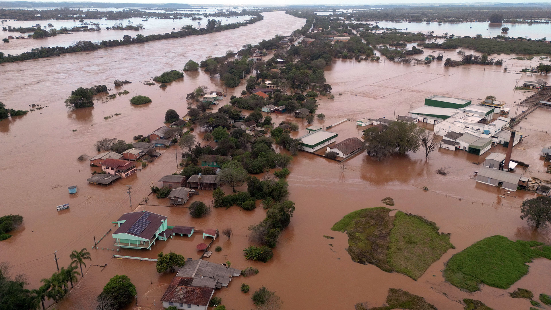 El desolador panorama por los temporales en el sur de Brasil: 56 muertos, 67 desaparecidos y una devastación total
