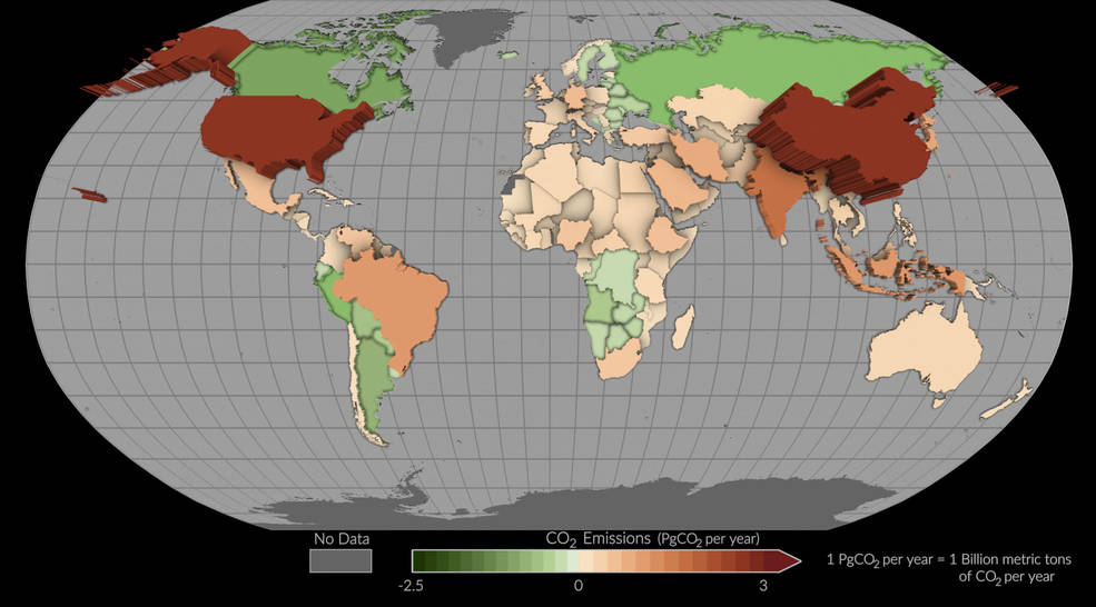Este mapa muestra las emisiones y absorciones netas medias de dióxido de carbono de 2015 a 2020 utilizando estimaciones informadas por las mediciones satelitales OCO-2 de la NASA. Los países en los que se eliminó más dióxido de carbono del que se emitió aparecen como depresiones verdes, mientras que los países con mayores emisiones son de color canela o rojo y parecen salirse de la página. (Créditos: Estudio de Visualización Científica de la NASA)