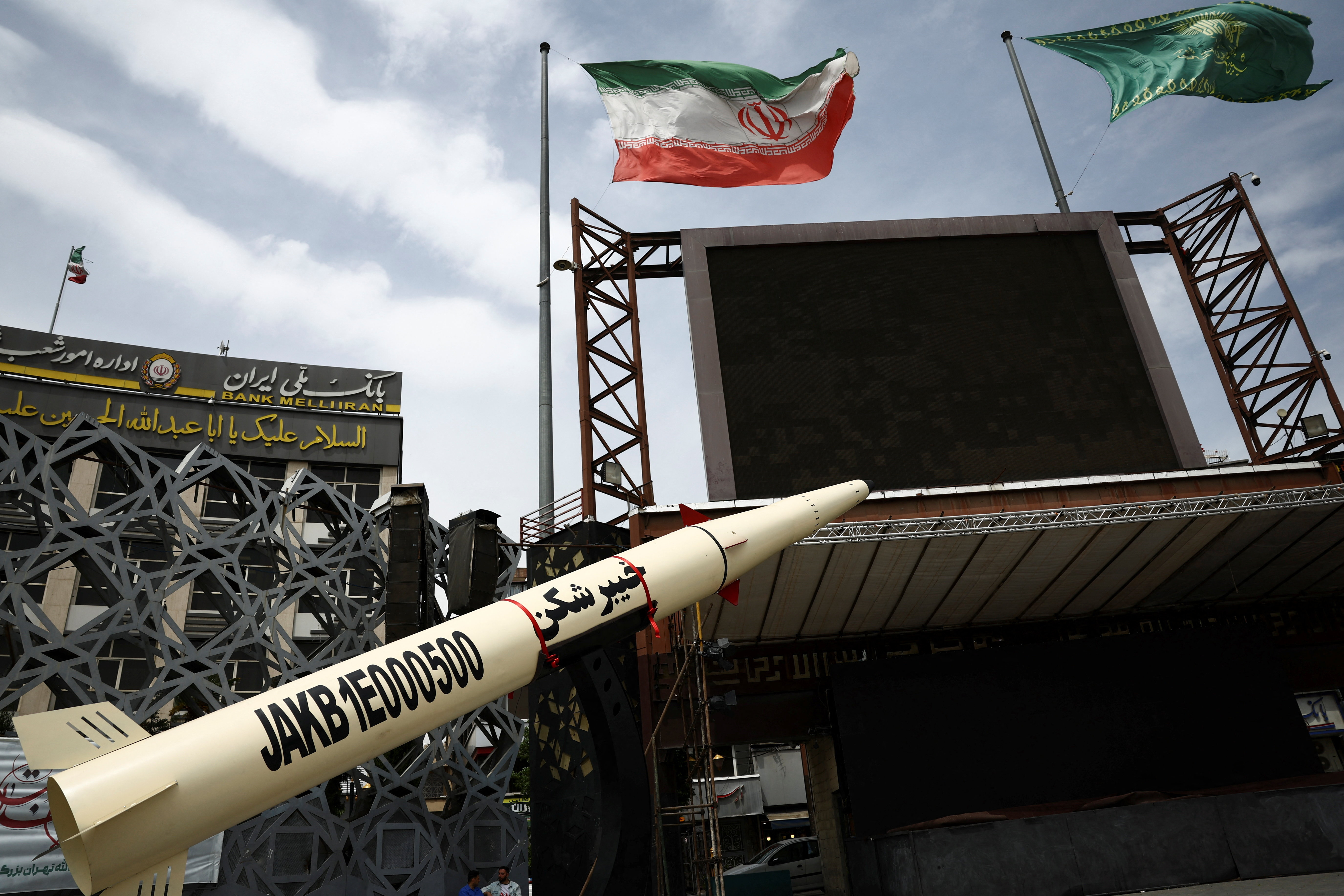 Nueva amenaza de Irán: el régimen aseguró que seguirá atacando intereses de EEUU hasta su "rendición total" 