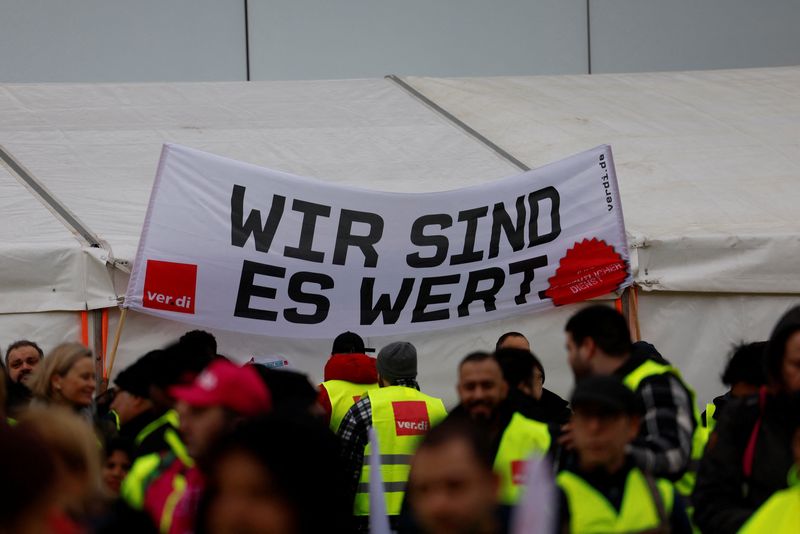 Una huelga en Alemania paralizó el funcionamiento en siete aeropuertos y dejó a 300.000 pasajeros varados