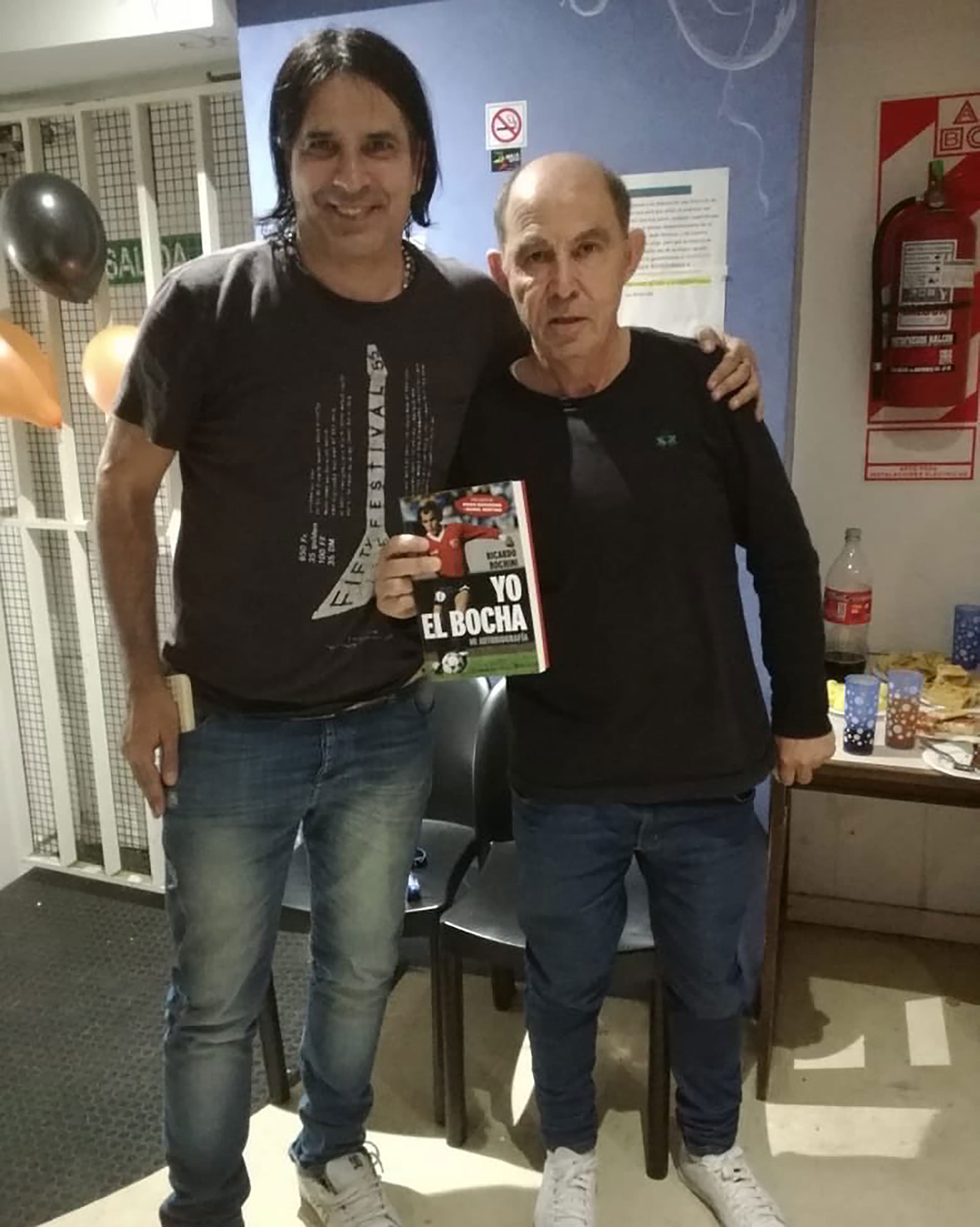 Roberto Parra -fanático de Independiente- y una foto con su ídolo: Ricardo "El Bocha" Bochini