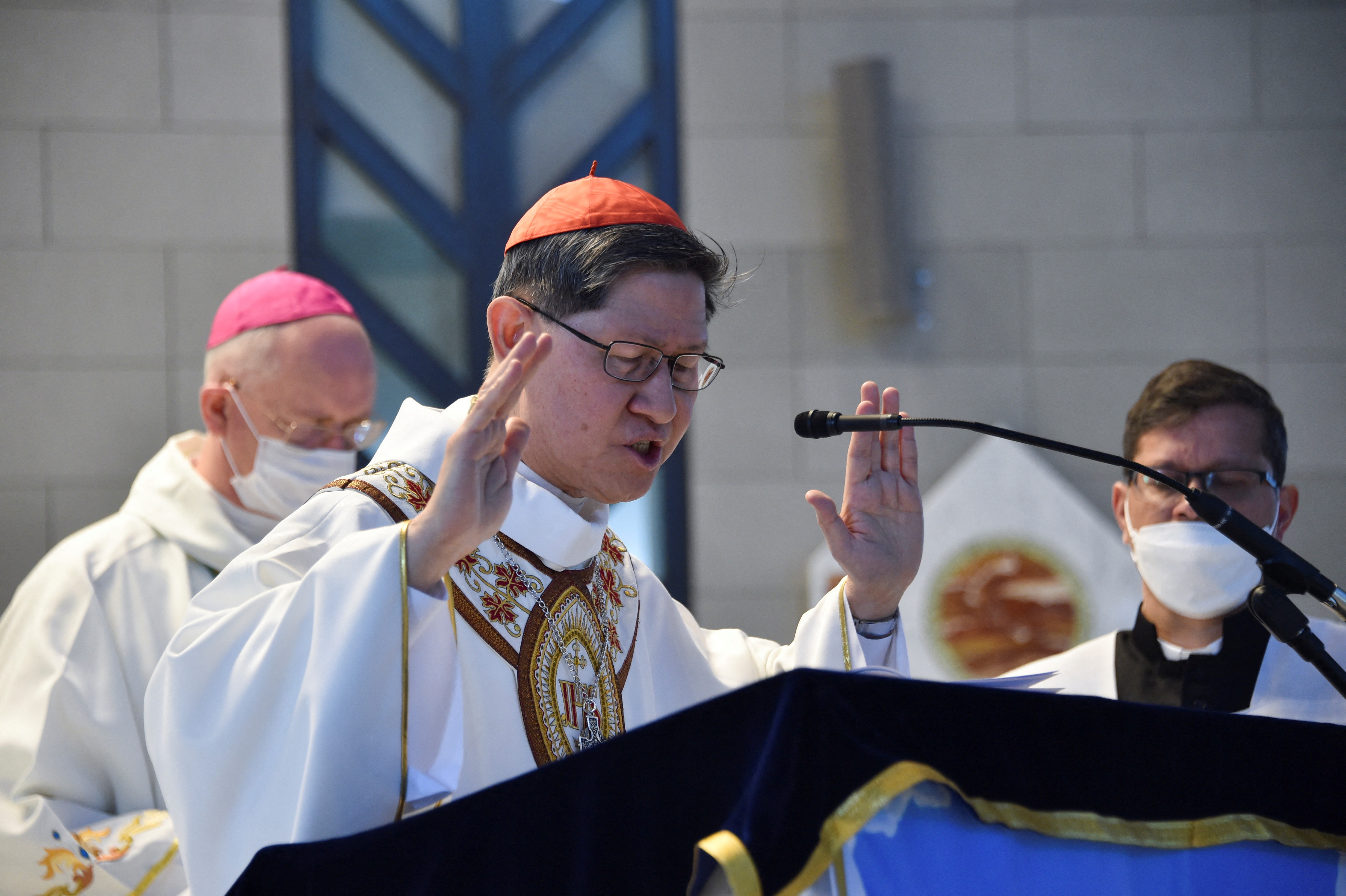 El cardenal filipino Luis Tagle acompañará a Pier Pinelli en su nueva tarea como comisario extraordinario (REUTERS)