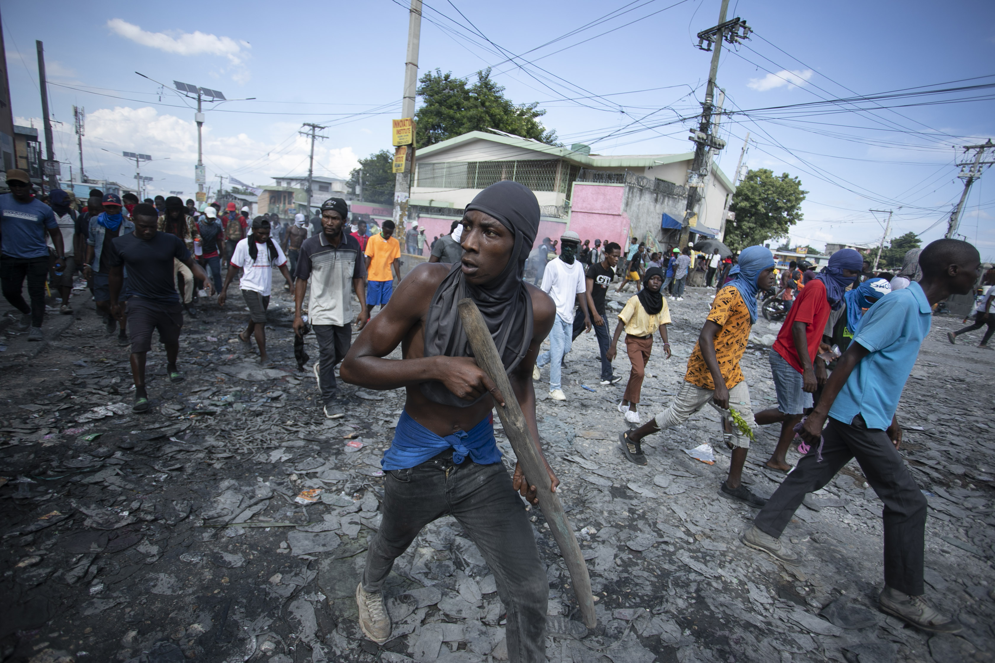 Las pandillas se han convertido en autoridades de facto en varias zonas de Puerto Príncipe, capital de Haití, tras el asesinato del presidente Jovenel Moise en 2021. (AP)