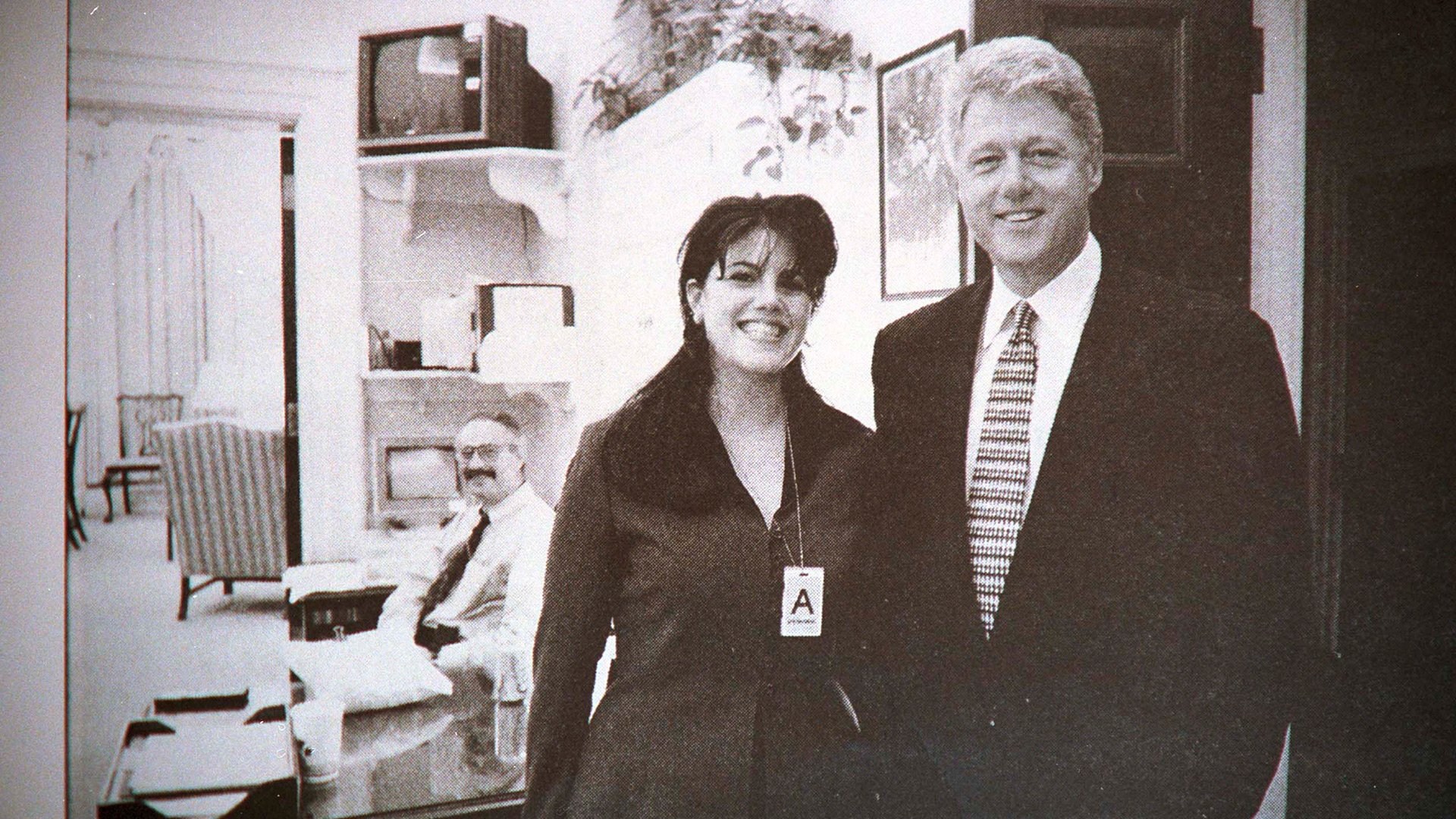 Un nuevo libro cuenta la insólita razón que habría esgrimido Bill Clinton  para su relación con Monica Lewinsky - Infobae