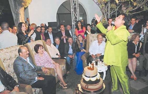 Juan Gabriel cantó en el cumpleaños 50 del exgobernador  (Foto: Especial)
