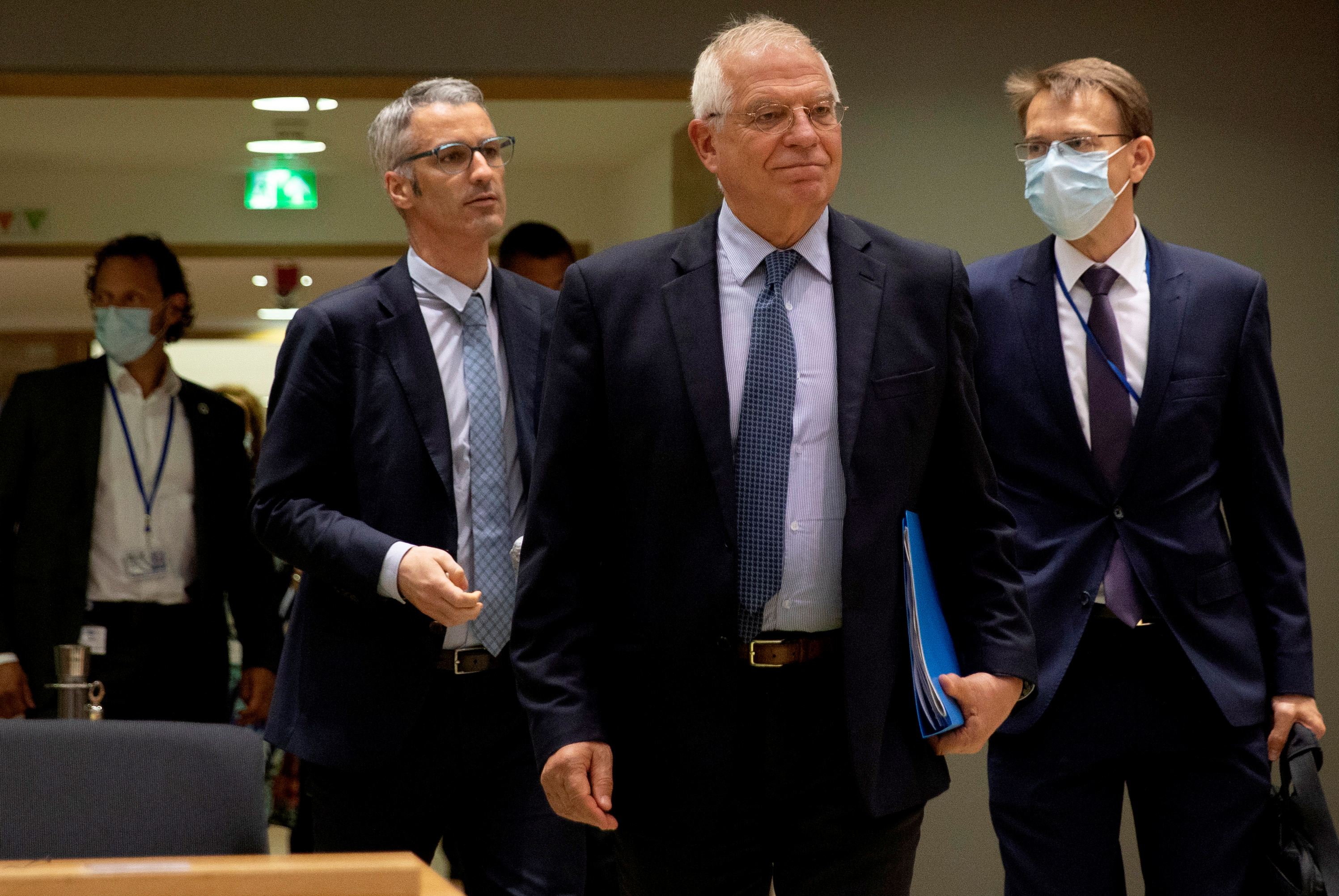 Jefe de la diplomacia europea, Josep Borrell, llegando a una reunión por videoconferencia con el secretario de Estado Mike Pompeo Virginia Mayo/Pool via REUTERS