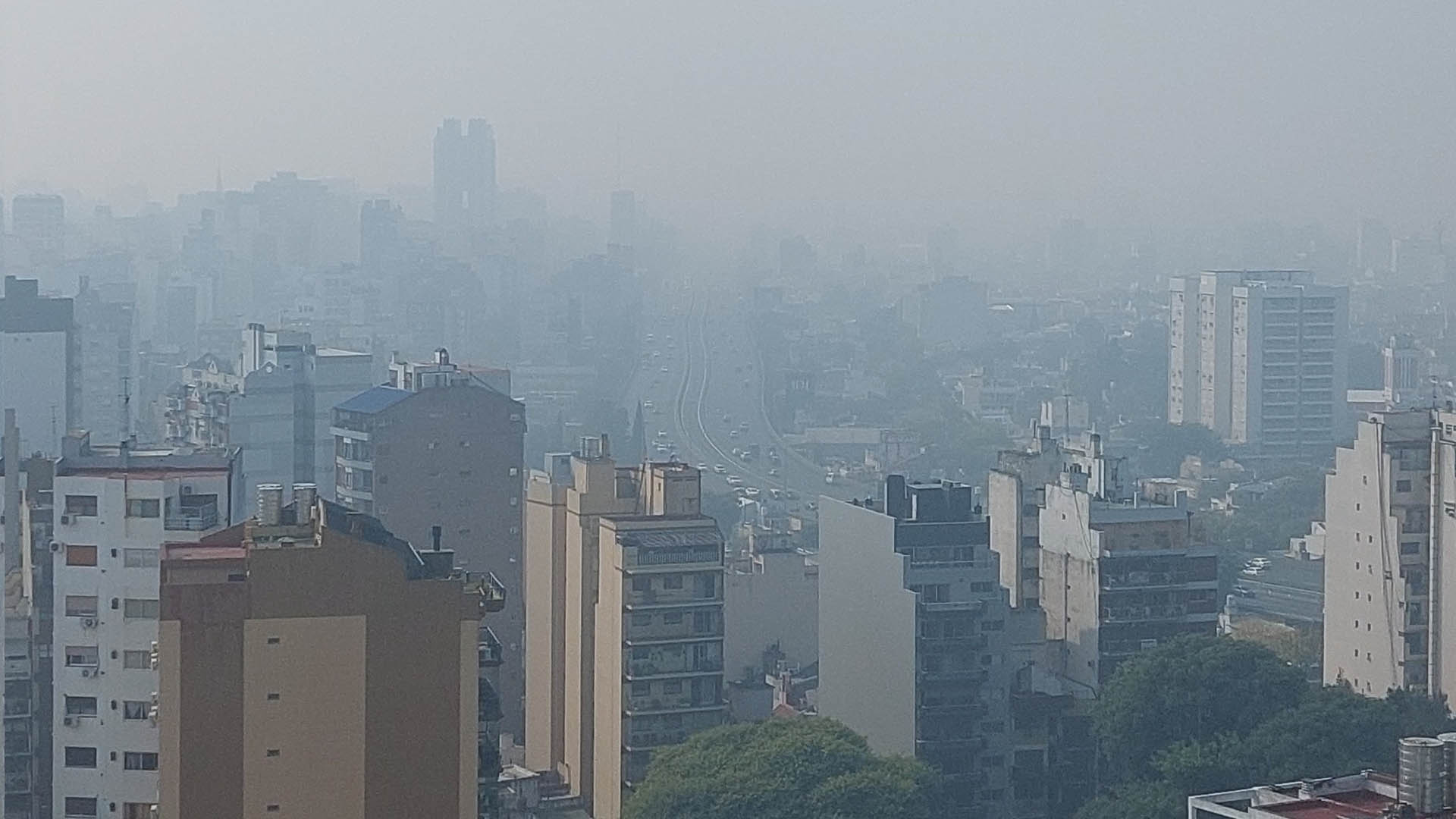 Además de la presencia del humo, se pronostica para la Ciudad de Buenos Aires una temperatura de 16 grados de mínima y 22 de máxima