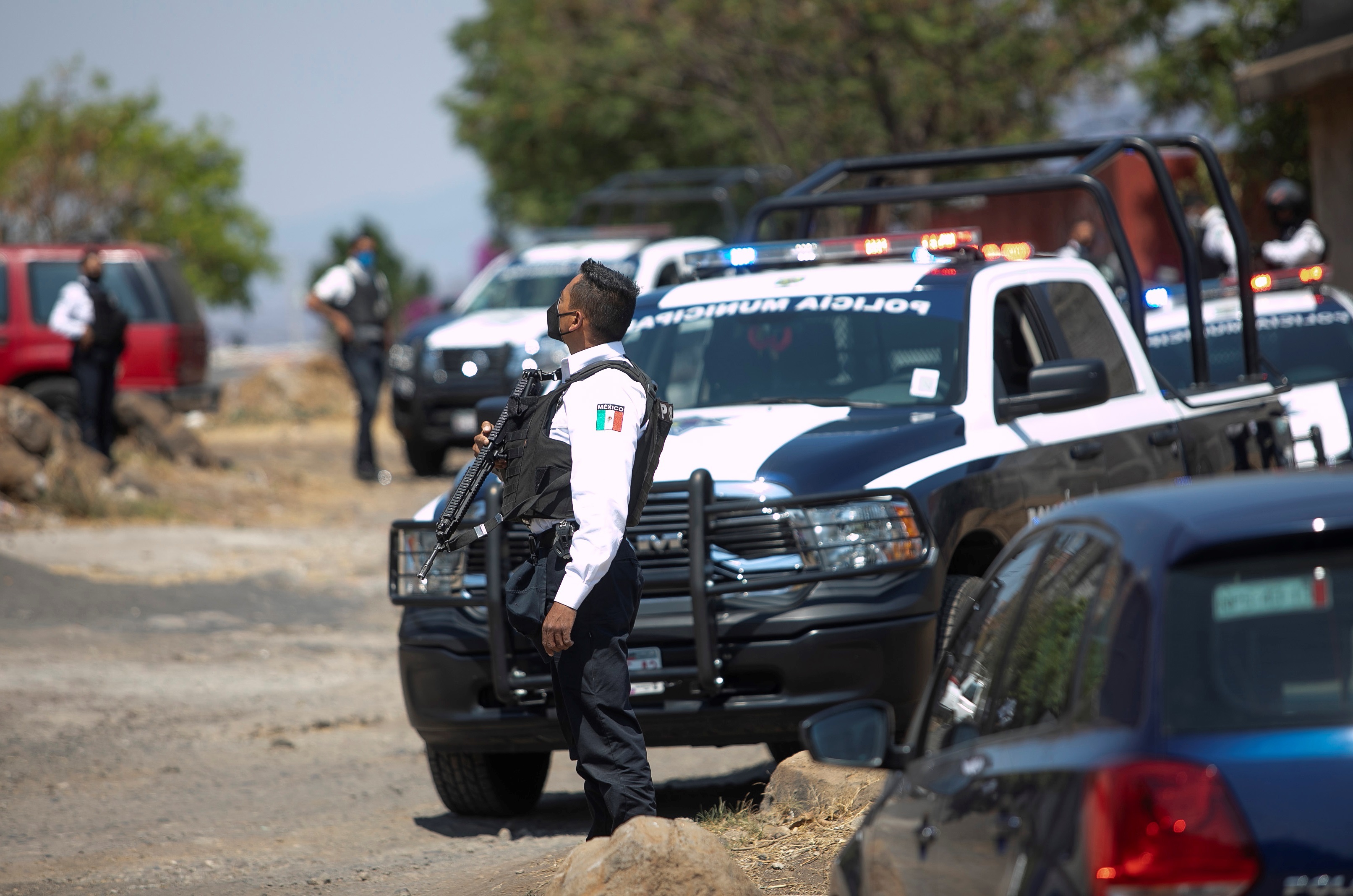 El Ejército Mexicano y la Policía Municipal durante un operativo de vigilancia el 04 de mayo de 2021, en Morelia, Michoacán (México). EFE/Iván Villanueva
