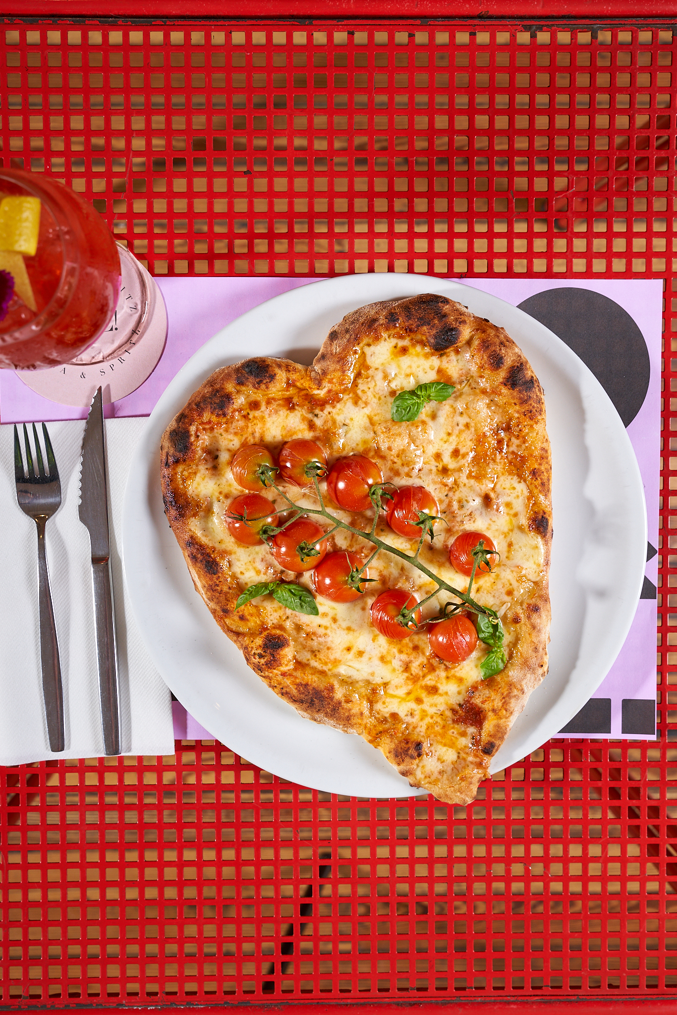 Para festejar Spritzza invita a los amantes de este plato a deleitarse con su pizza favorita en forma de corazón en su espacio en el barrio de Palermo