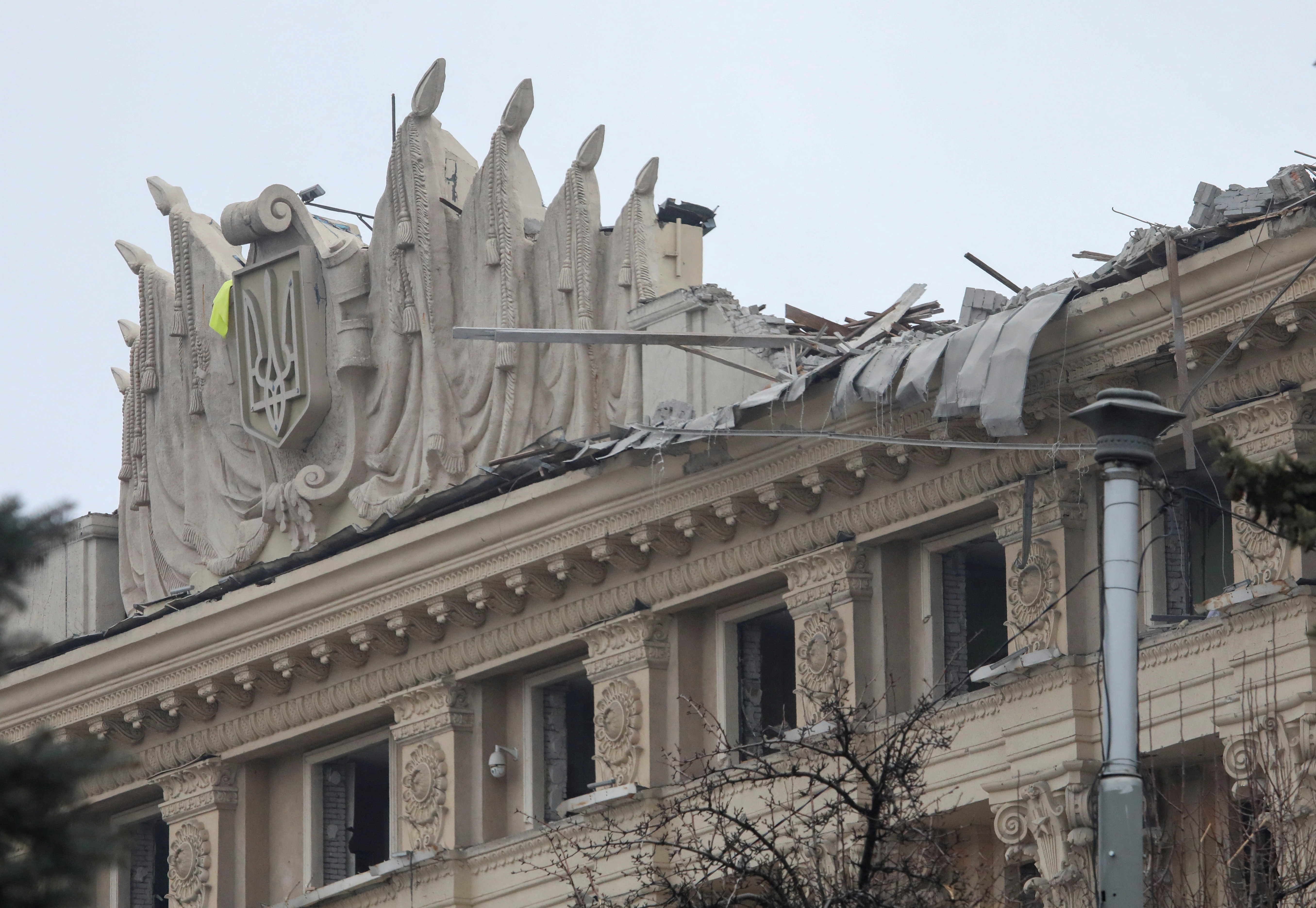 El edificio gubernamental destruido (REUTERS/Vyacheslav Madiyevskyy)