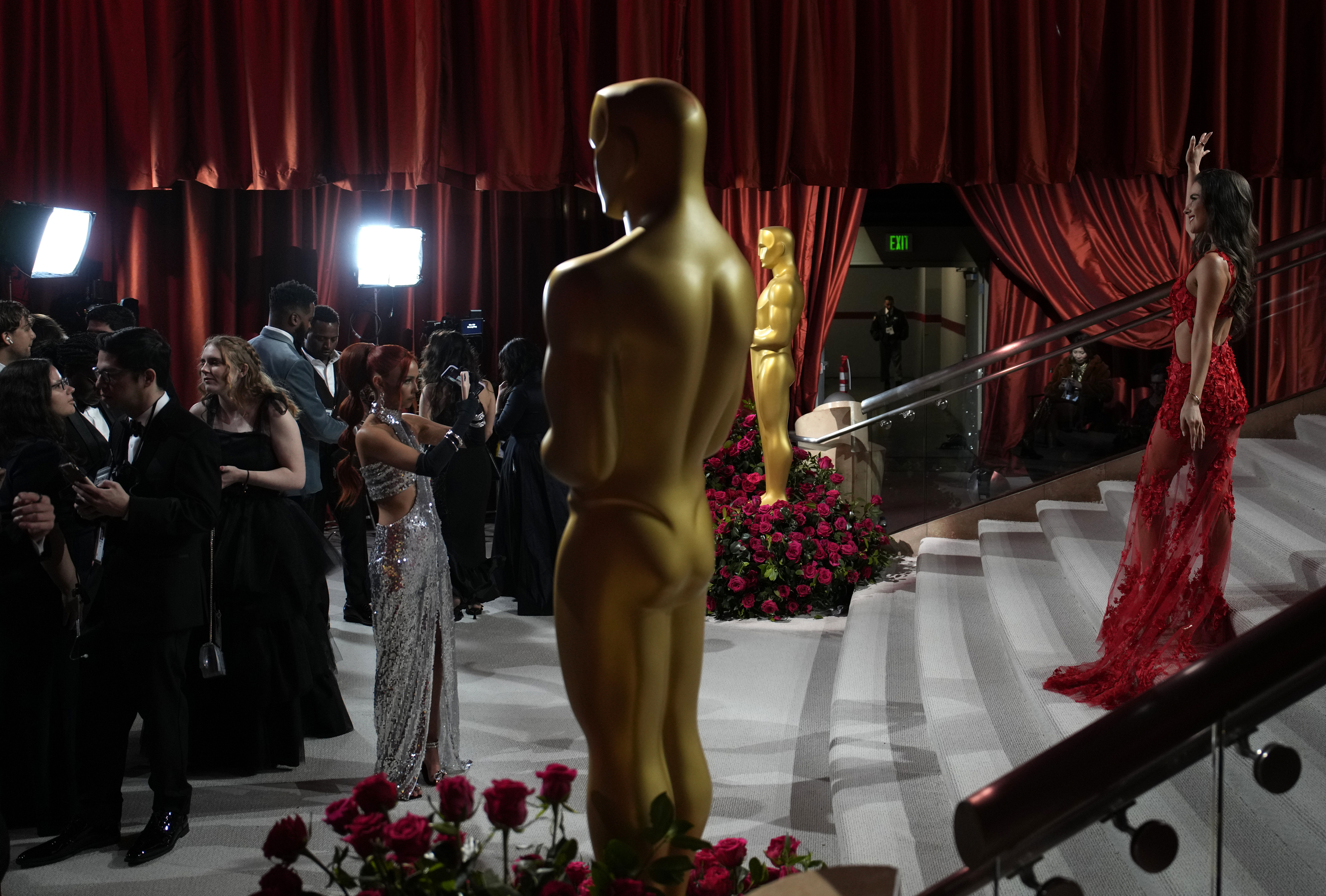 Una vista de un adorno con formade estatuilla de los Oscar en los Premios de la Academia el domingo 12 de marzo de 2023, en el Teatro Dolby en Los Angeles. (Foto AP/John Locher)