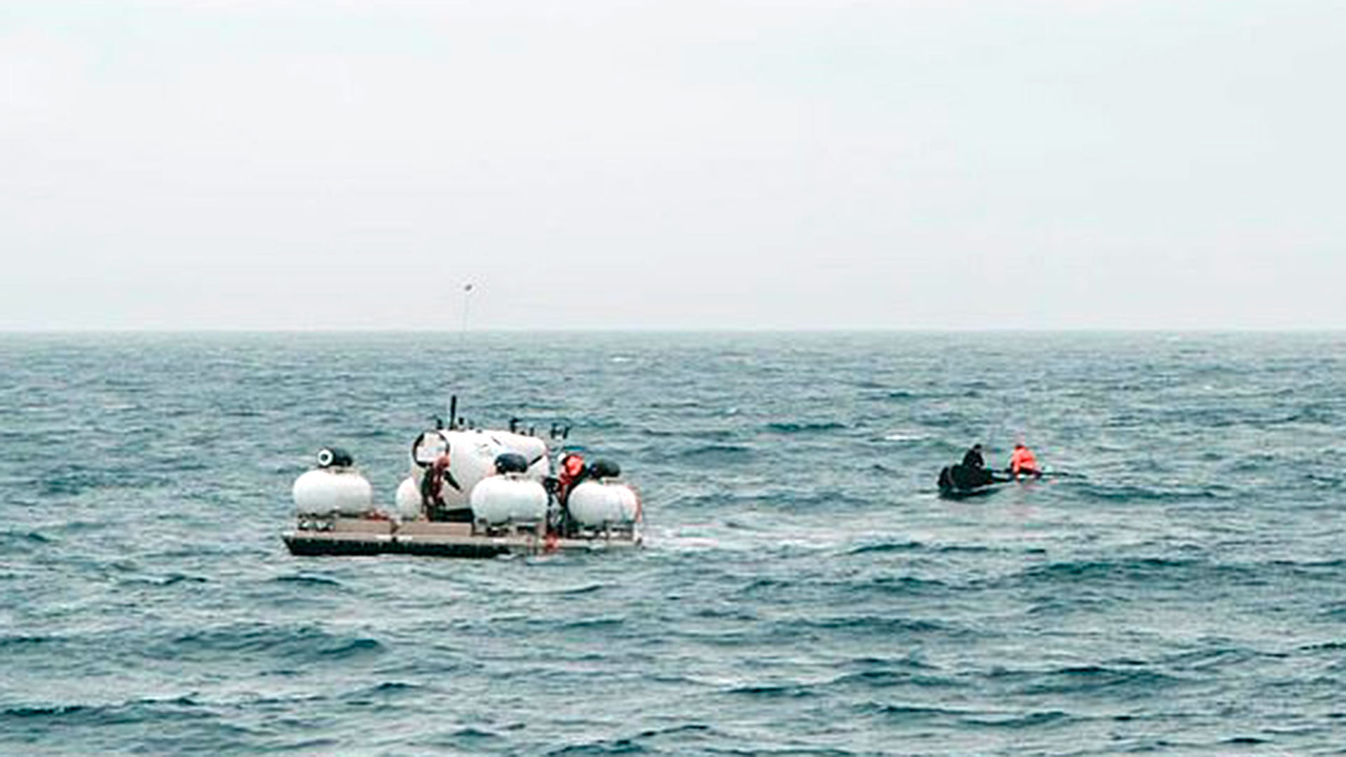 La Guardia Costera de EEUU reforzó la búsqueda del sumergible Titan.
