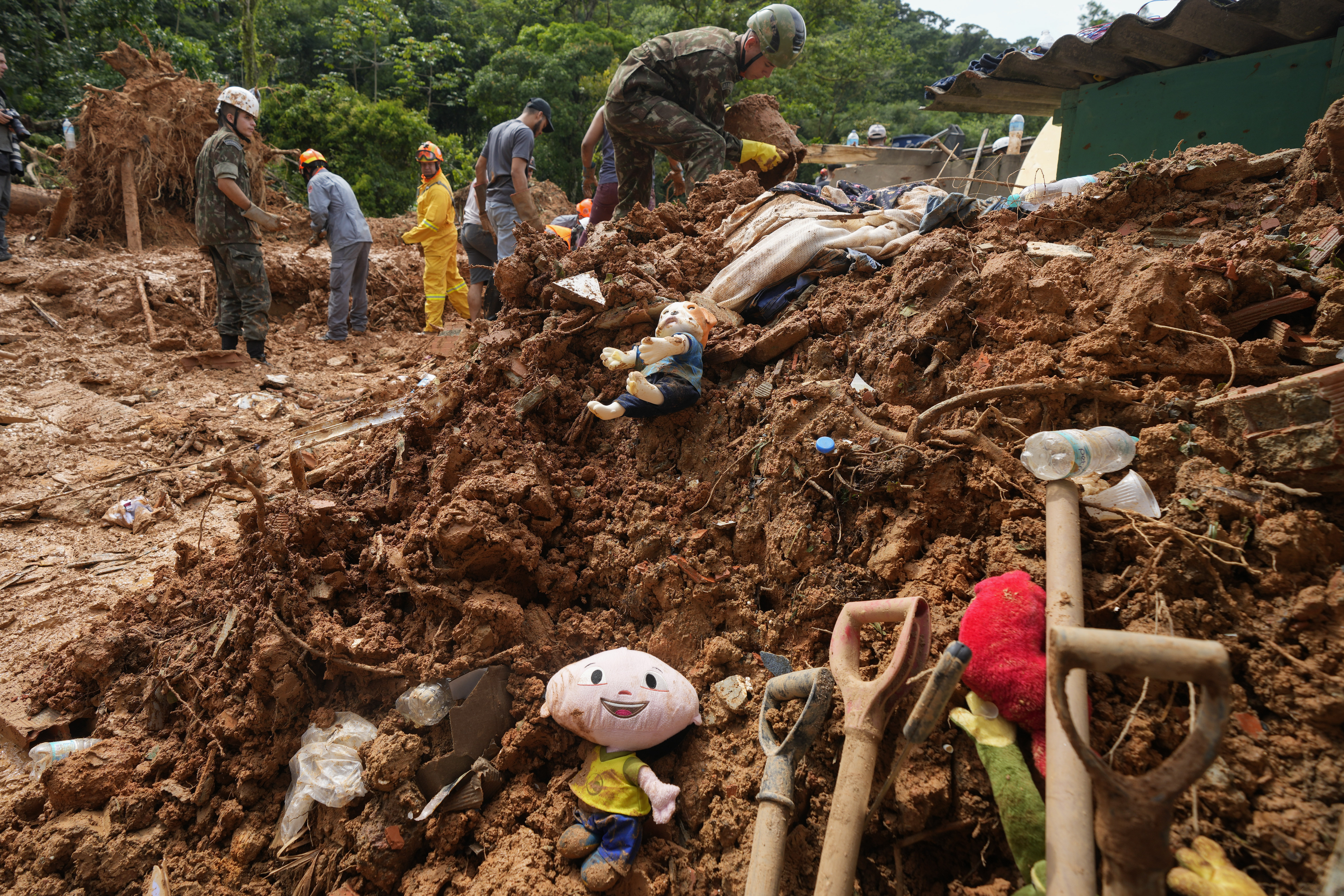 Brasil reportó que ya son 54 las víctimas fatales por las fuertes lluvias en Sao Paulo (AP)