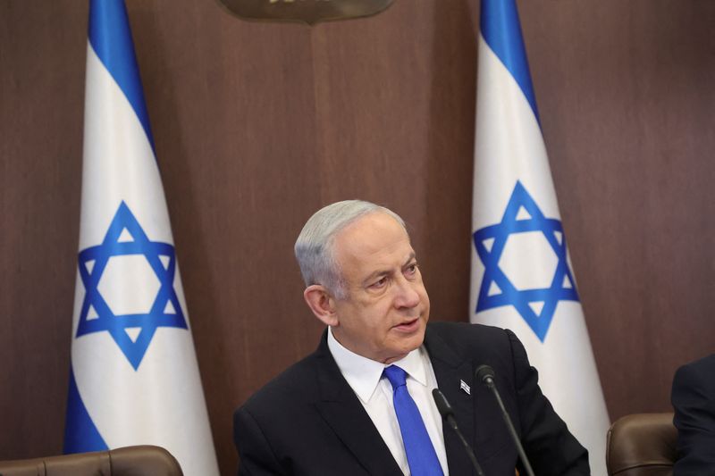 El primer ministro israelí, Benjamin Netanyahu, preside una reunión semanal del gabinete en la oficina del primer ministro en Jerusalén (Gil Cohen-Magen/Pool vía REUTERS)