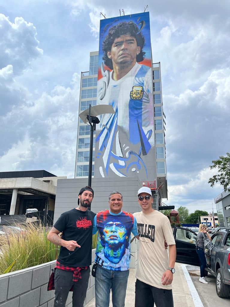 El Negro Enrique se acercó para conocerlo (Crédito: Hernán Costilla)