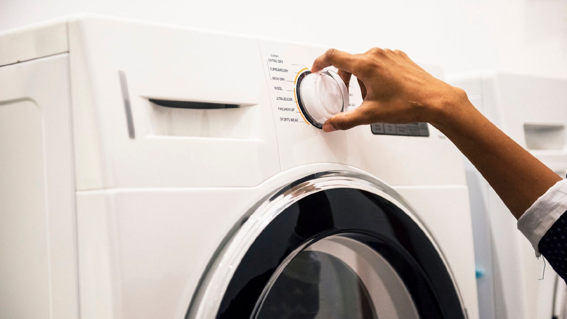 Nueva función en lavadoras inteligentes captura microplásticos para reducir la contaminación