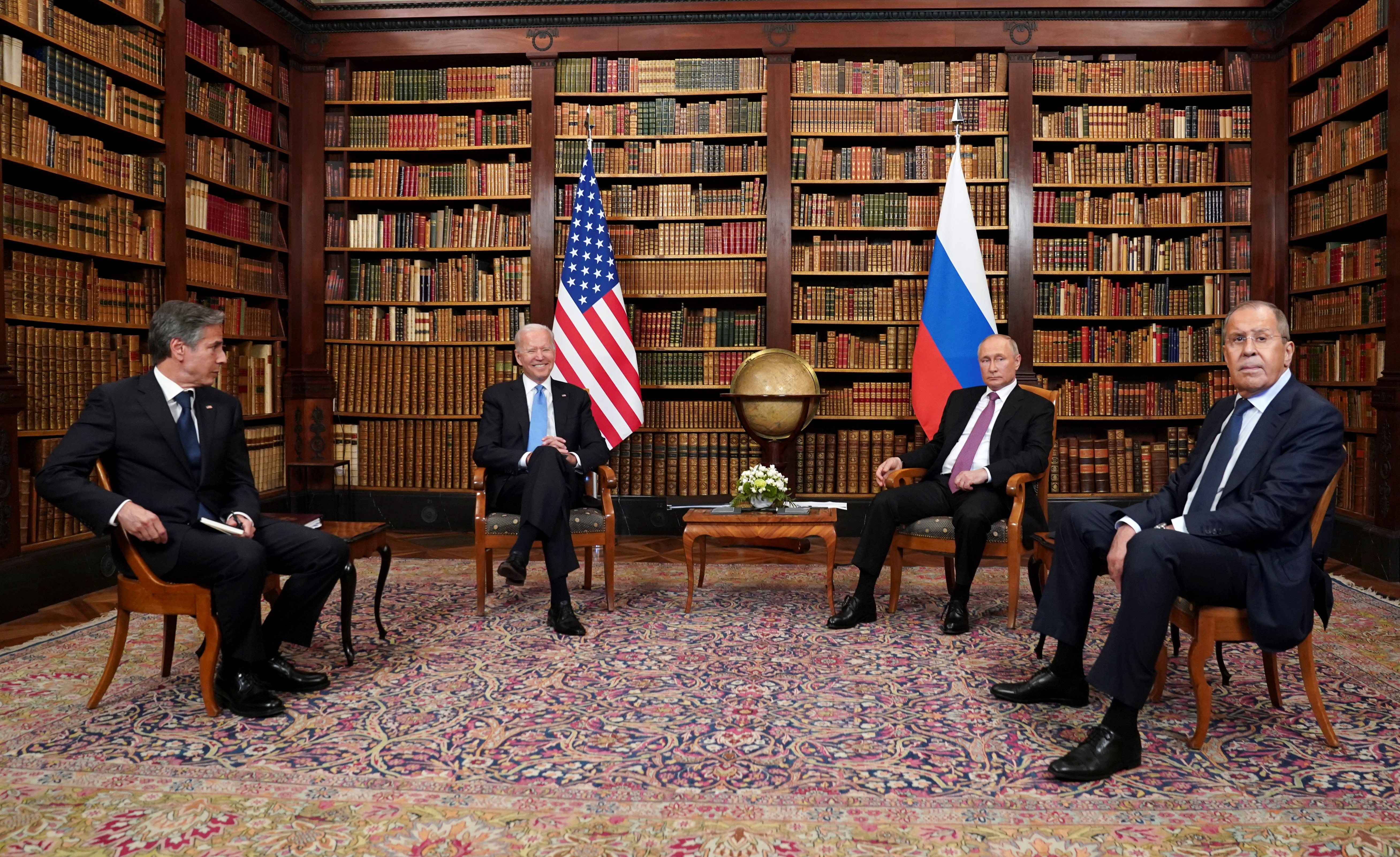 Blinken, Biden, Putin y Lavrov durante la cumbre de Ginebra (REUTERS/Kevin Lamarque)