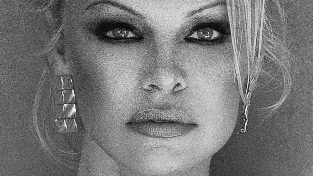 Pamela Anderson returns to the center of attention with her new book and a documentary on Netflix, which was released on January 31