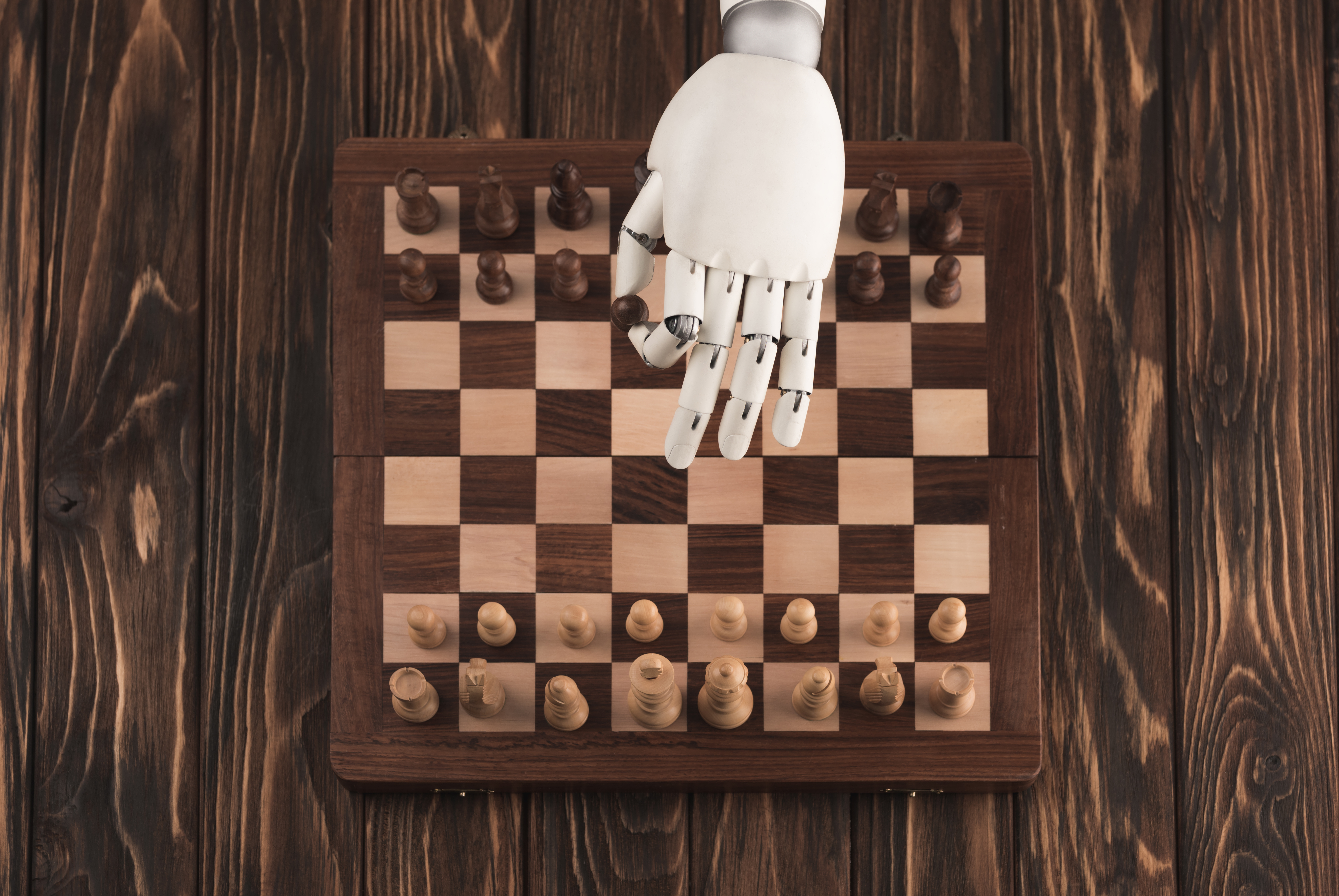 Un robot juega al ajedrez (Crédito: Ibero León)