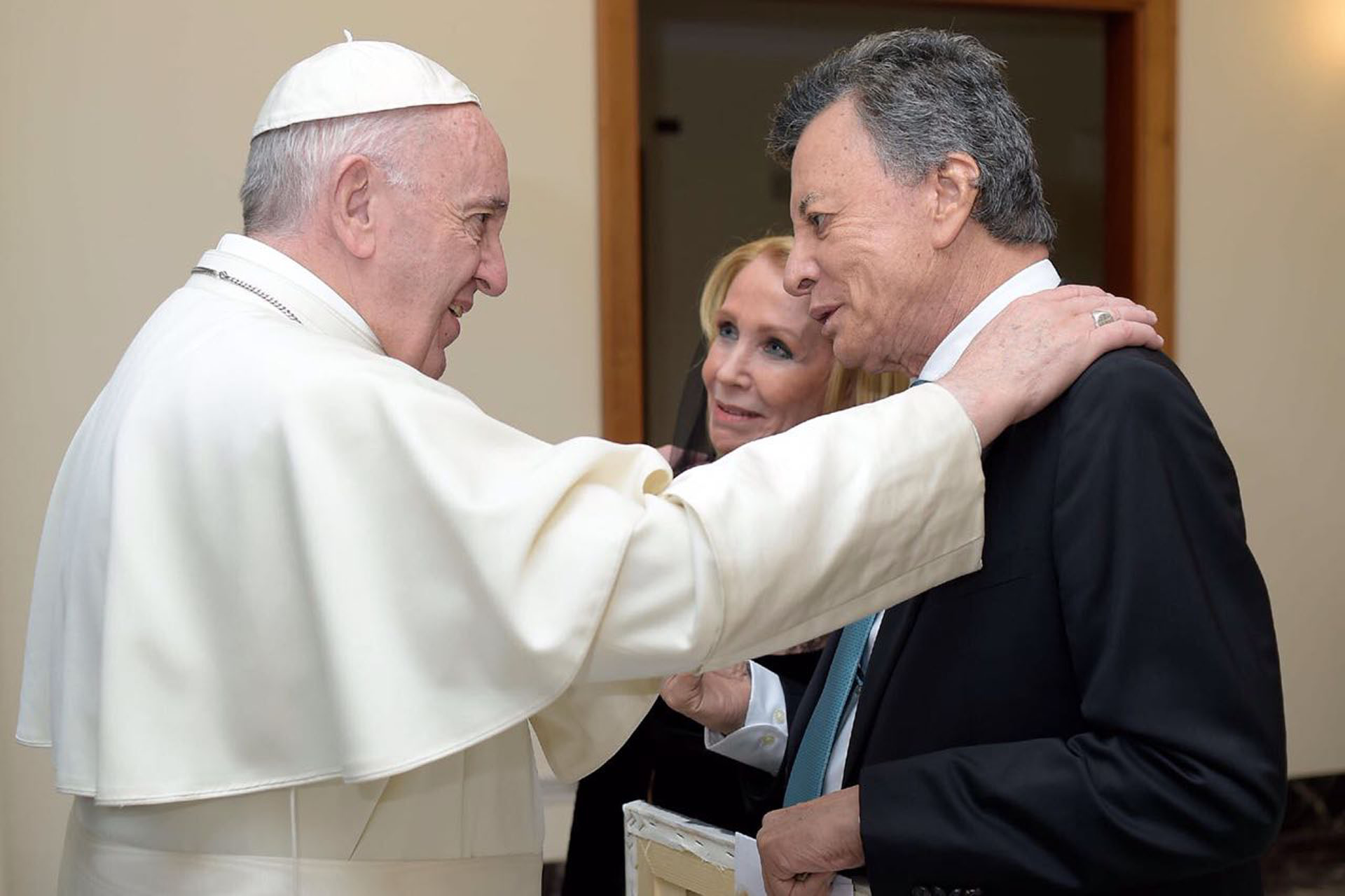 El papa Francisco recibió a "Palito" Ortega y a Evangelina Salazar en el Vaticano (Crédito: @sacroprofano)