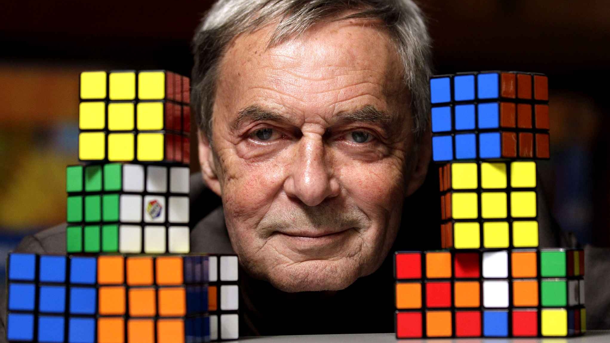 El creador del cubo de Rubik cuenta la historia de su creación en un libro de memorias.