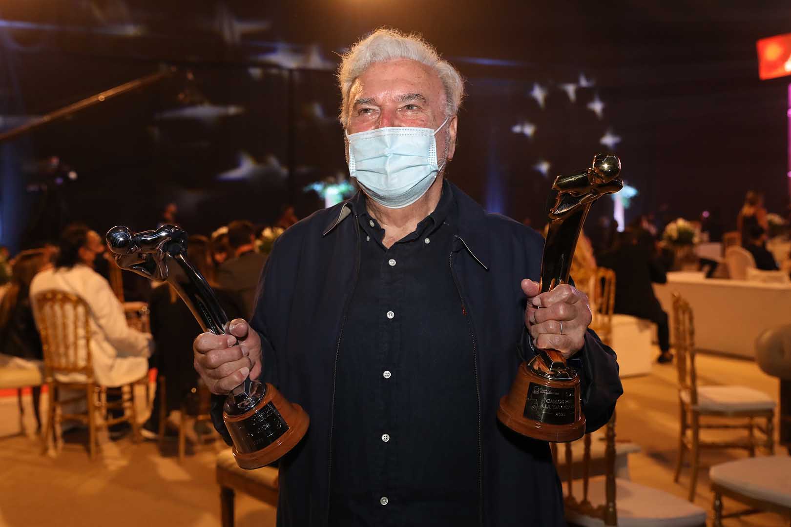 Rodolfo Ranni con sus premios como Mejor Actor y a la Trayectoria (Foto: Mario Sar)