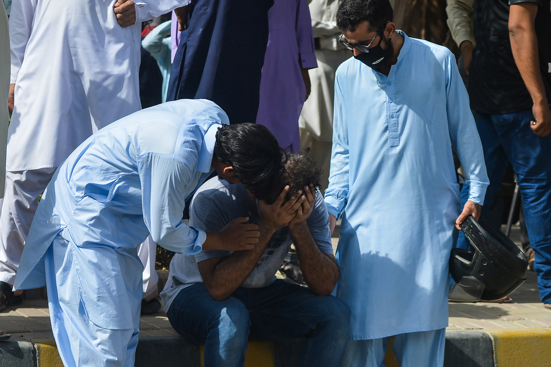 El avión transportaba a 99 pasajeros y ocho miembros de la tripulación desde la ciudad de Lahore a Karachi, capital económica del país asiático (Rizwan TABASSUM / AFP)