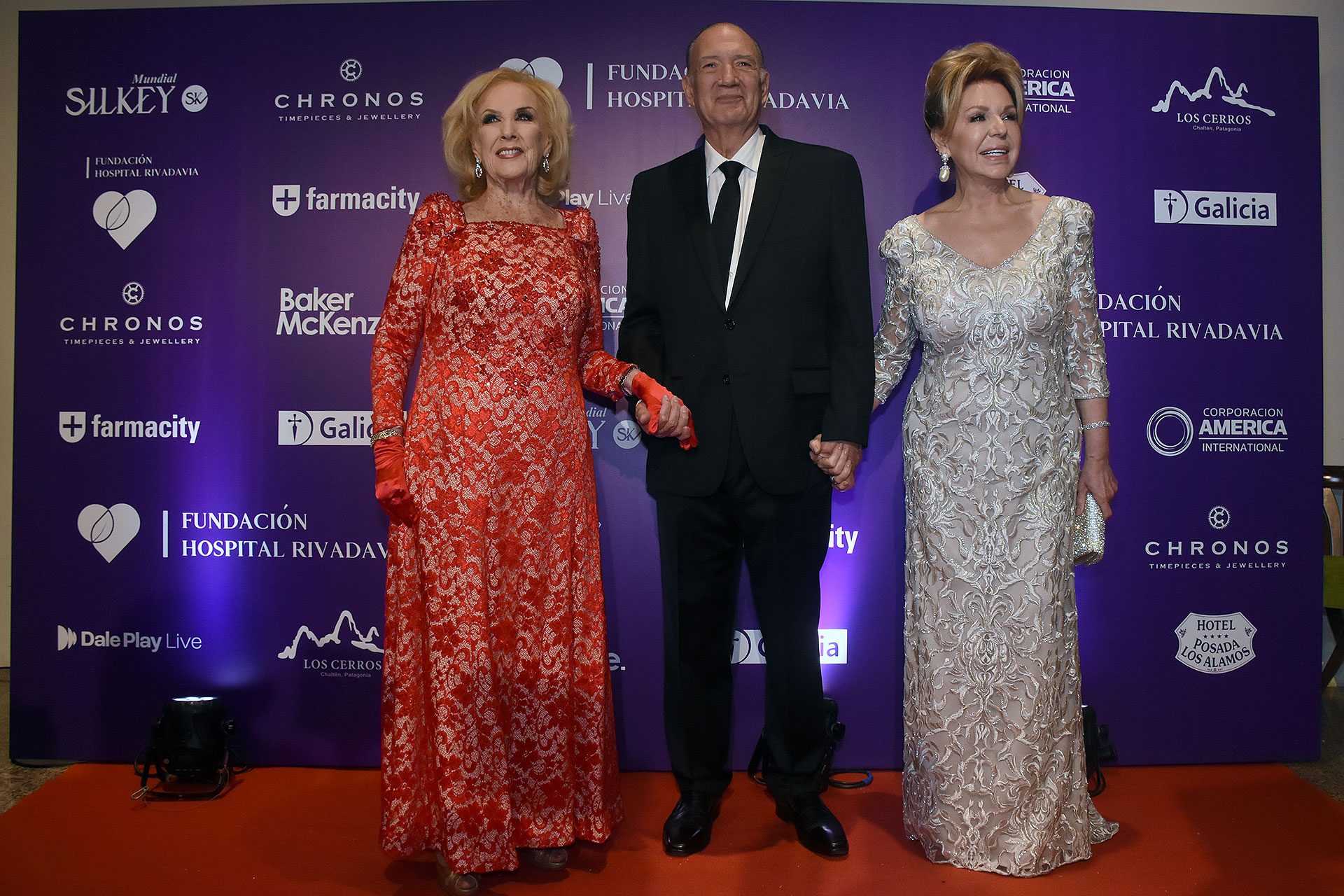 Mirtha Legrand en la comida anual solidaria del Hospital Bernardino Rivadavia junto a Eduardo Fernández Rostello, director de ese nosocomio porteño, y Diana Chugri, presidente de la Fundación Hospital Rivadavia 